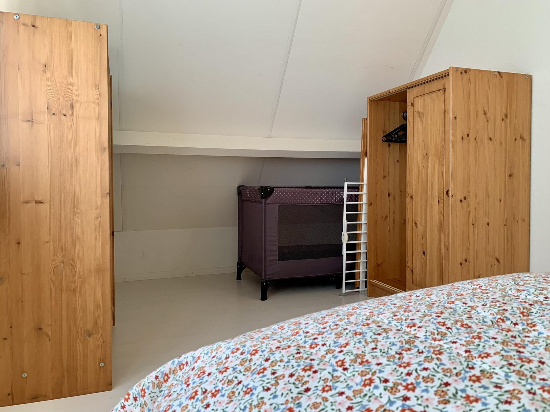 Vrijstaande bungalow Gudea 5 in rustig park bij bloemenvelden - foto 9