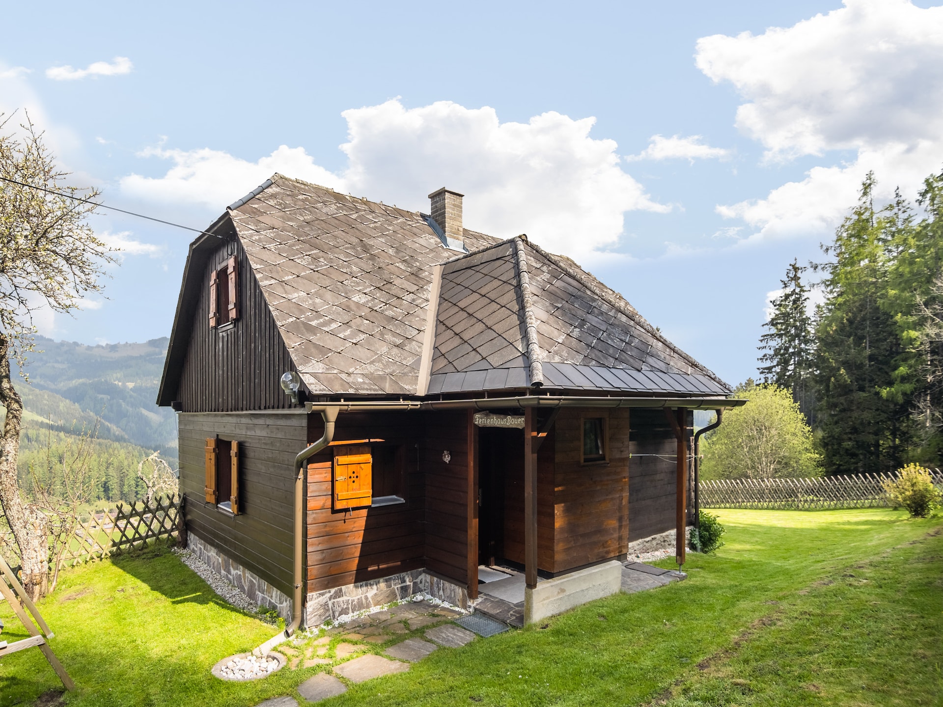 Rustiek chalet aan de bosrand in Bad St. Leonhard met panoramisch uitzicht - foto 1