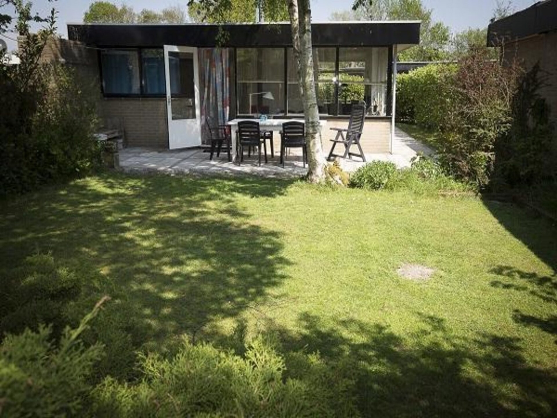 Vrijstaande vakantiebungalow met houtkachel en zonnige tuin in Sint Maartenszee - foto 32
