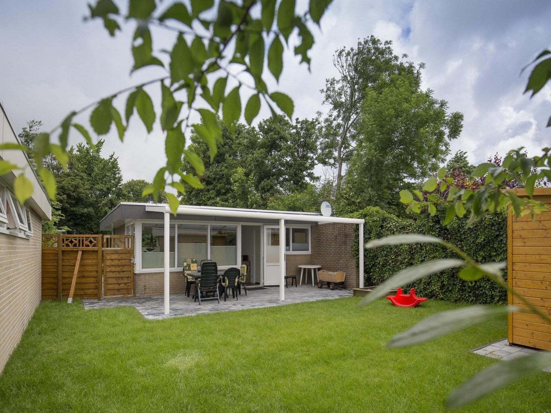 Comfortabele vrijstaande bungalow met zonnige tuin in Sint Maartenszee - foto 7