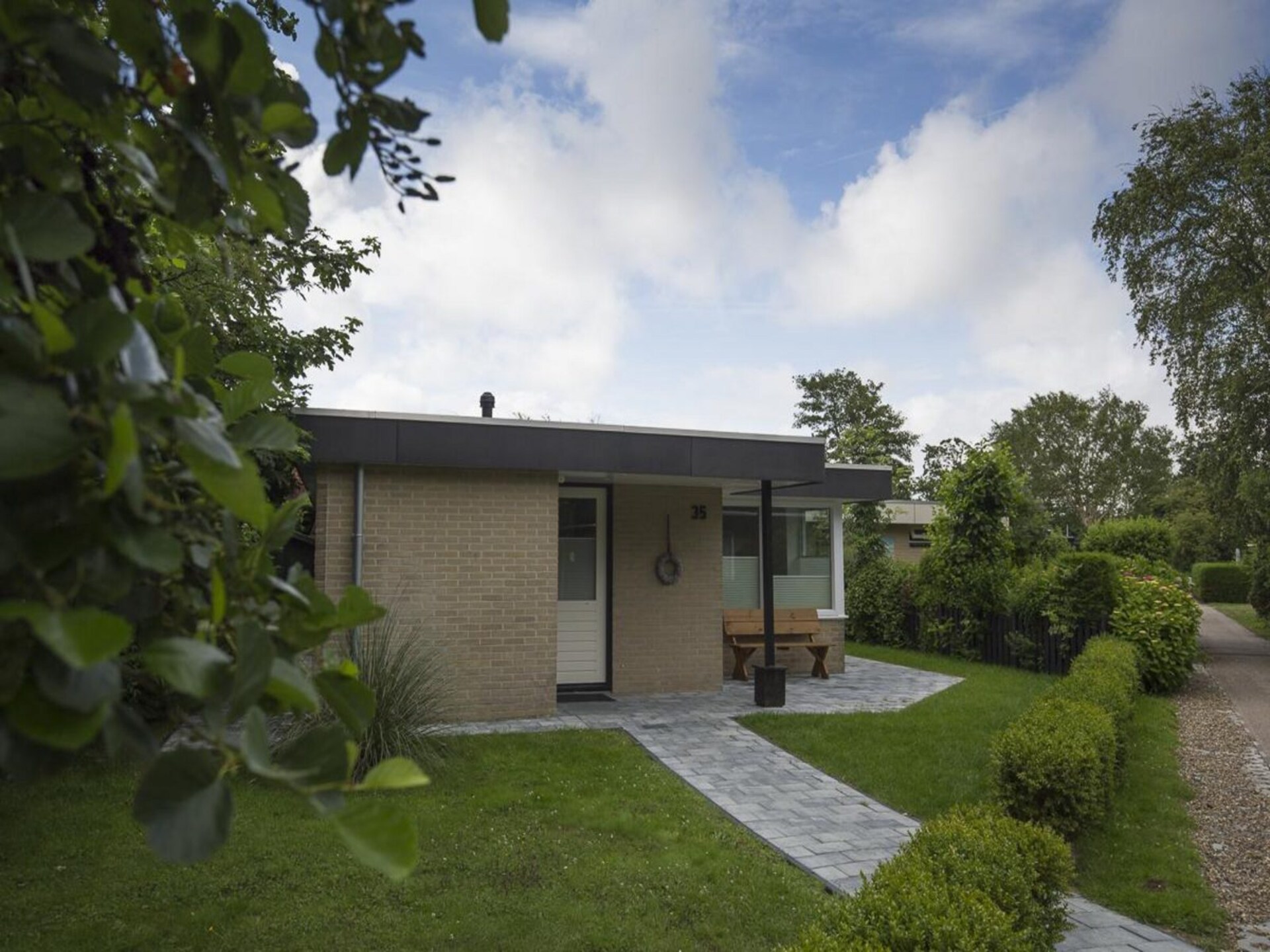 Comfortabele vrijstaande bungalow met zonnige tuin in Sint Maartenszee - foto 5