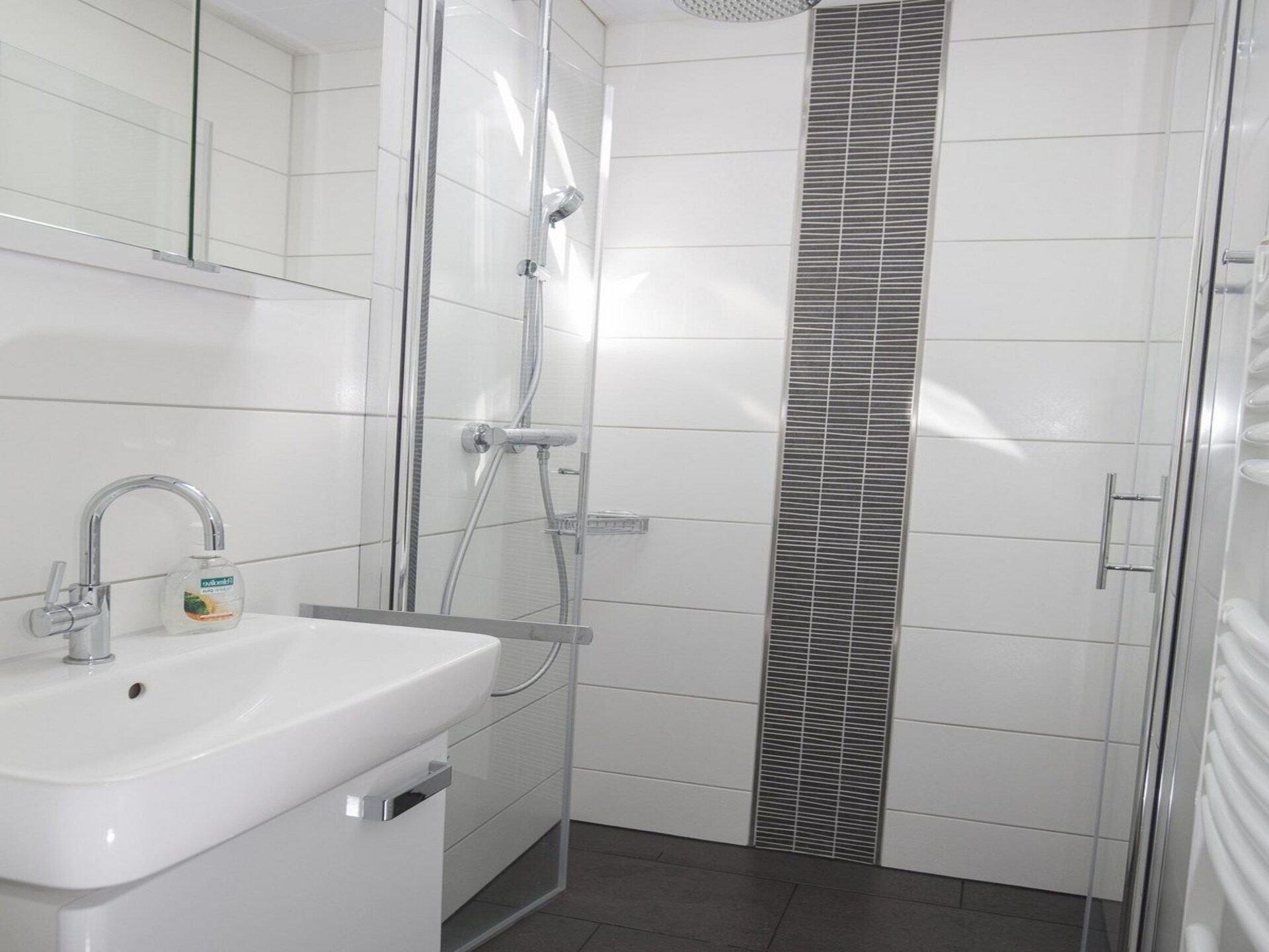 Comfortabele vrijstaande bungalow met zonnige tuin in Sint Maartenszee - foto 24