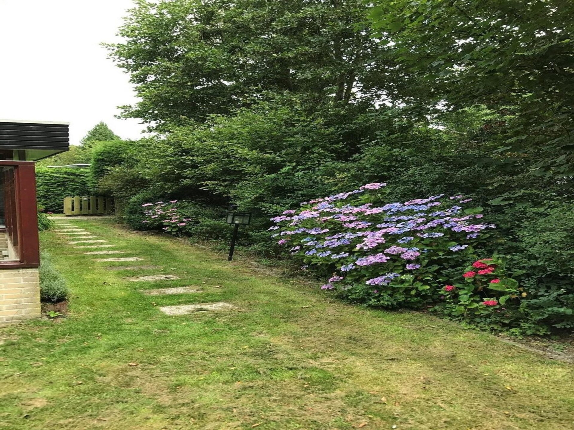 Sfeervolle vrijstaande bungalow met omheinde tuin in Sint Maartenszee - foto 26