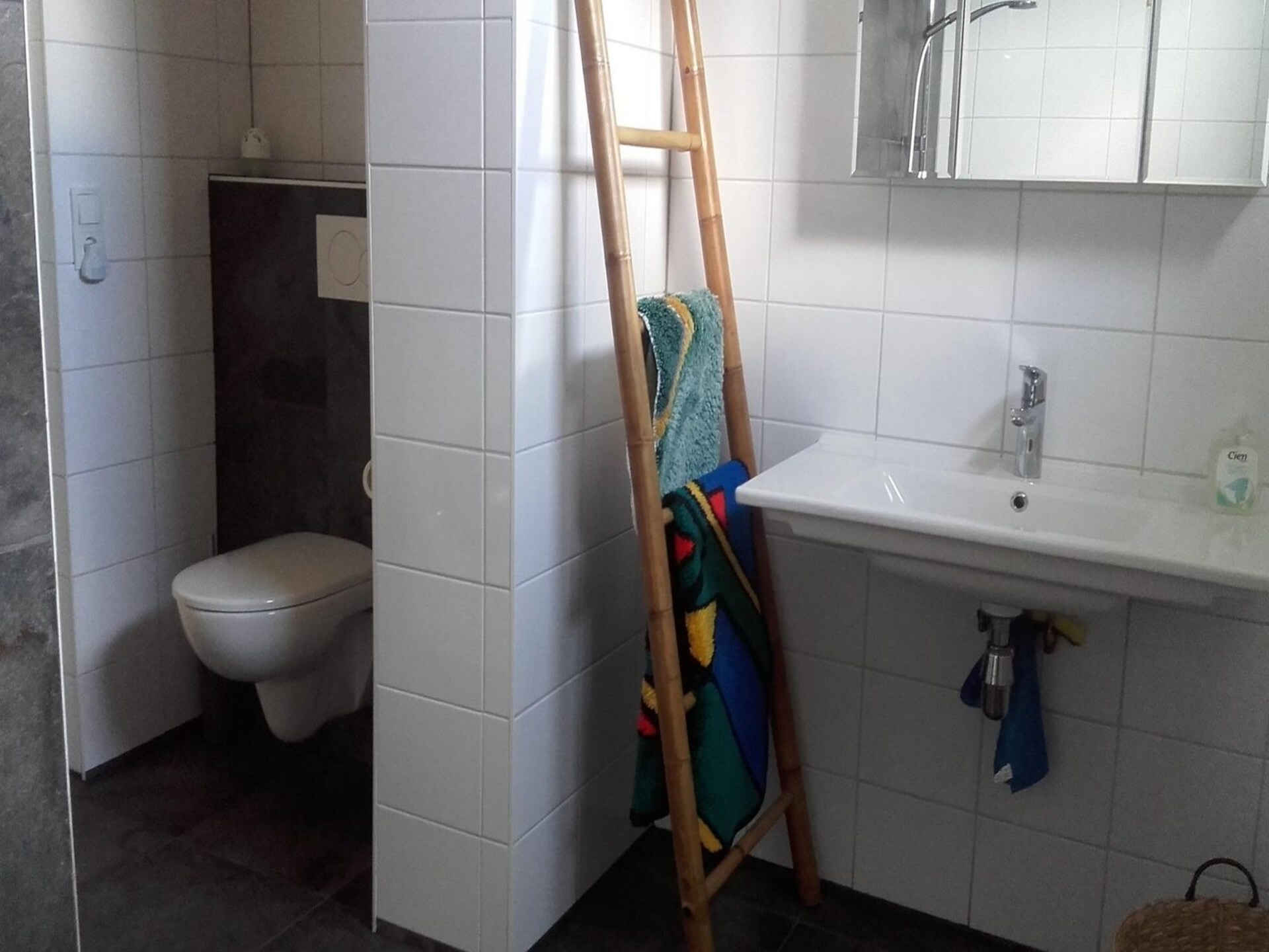Charmante vrijstaande bungalow in Sint Maartenszee, 500m van strand - foto 14