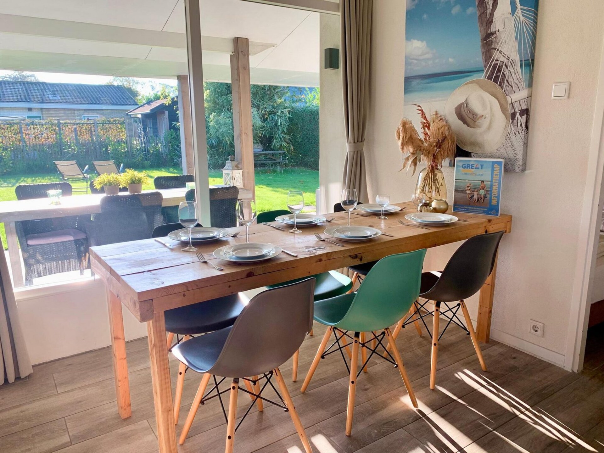 Vrijstaande vakantiebungalow met veranda en omheinde tuin in Sint Maartenszee - foto 3