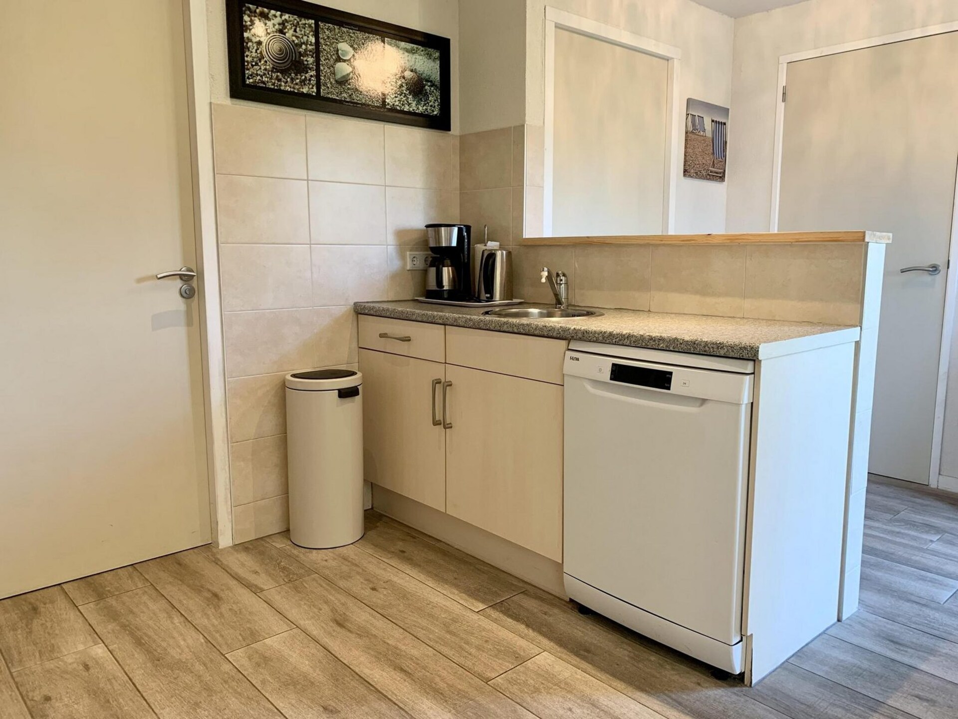 Vrijstaande vakantiebungalow met veranda en omheinde tuin in Sint Maartenszee - foto 8