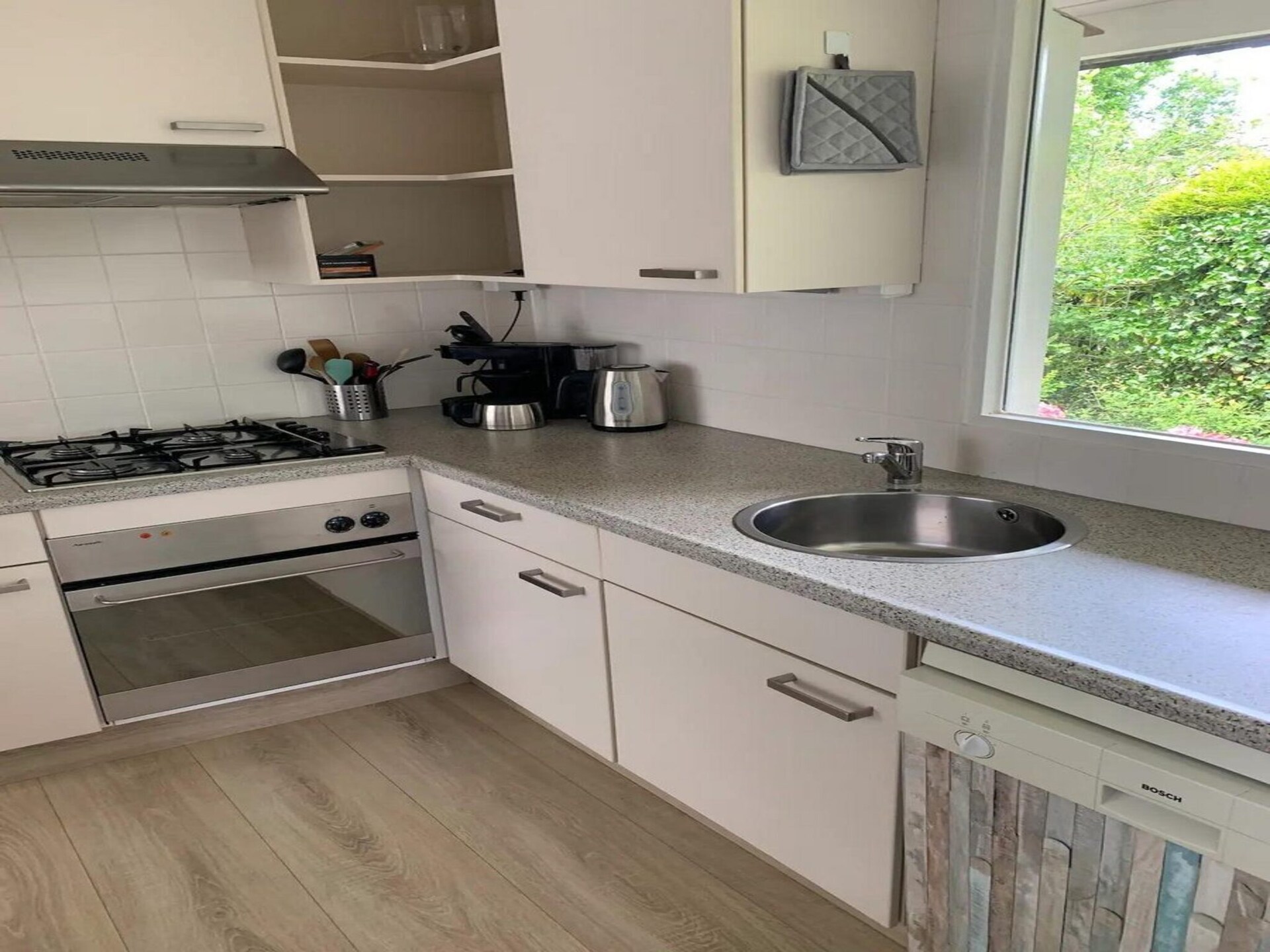 Vrijstaande 5-persoonsbungalow met grote tuin nabij strand Sint Maartenszee - foto 15