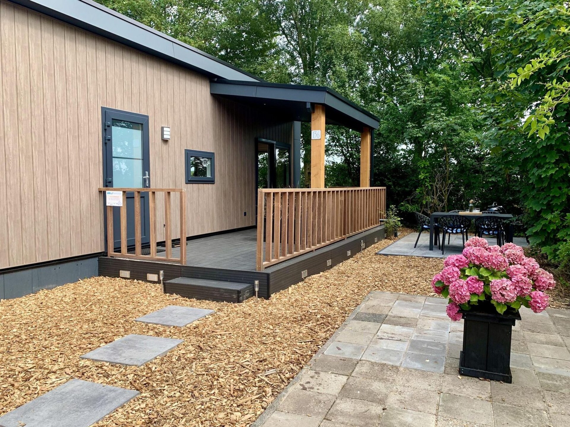 Modern chalet Campanula 136 met uitzicht op bollenvelden in Sint Maartenszee - foto 11