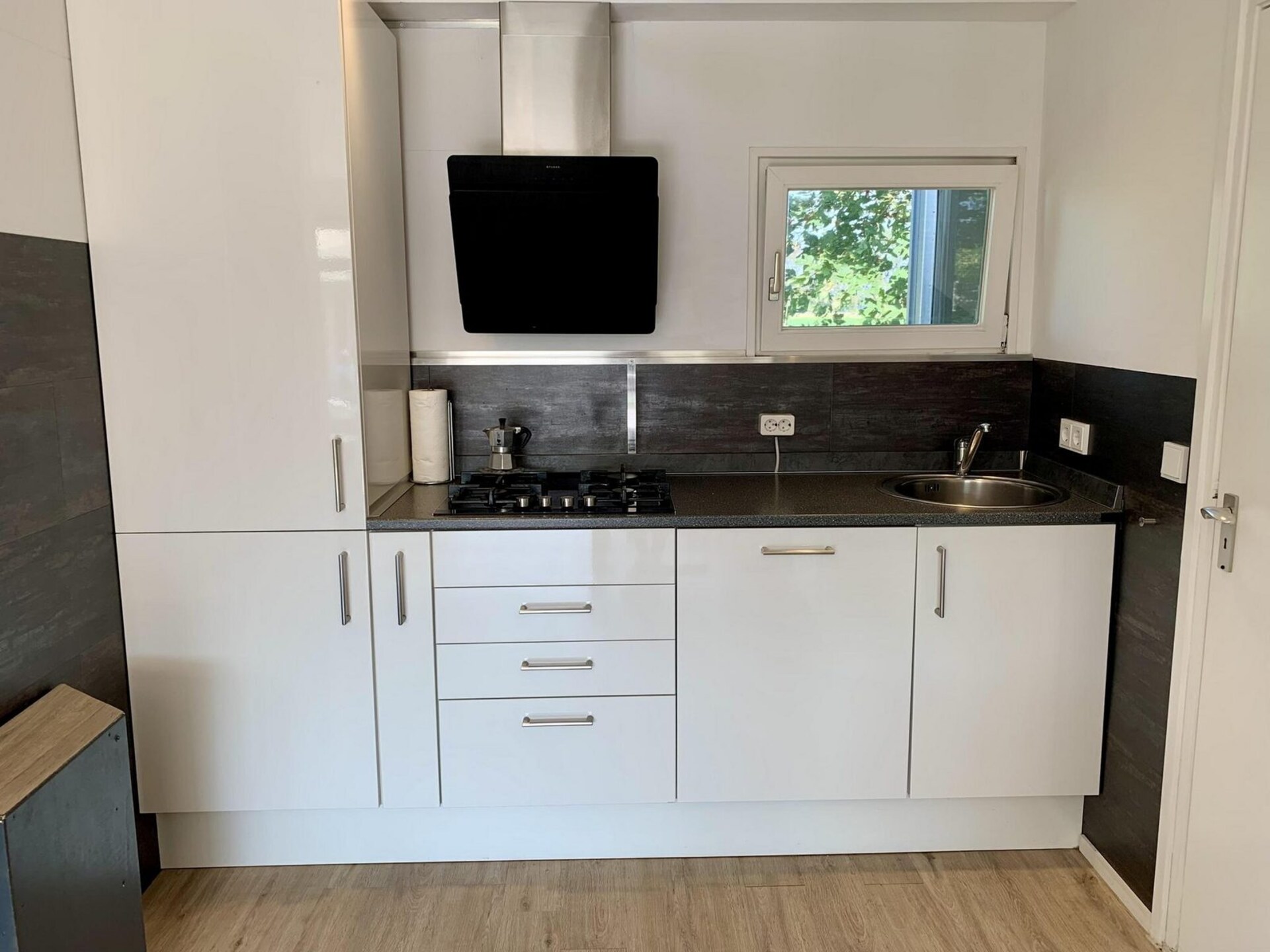Moderne bungalow met omheinde tuin op 1,5 km van het strand van Sint-Maartenszee - foto 4