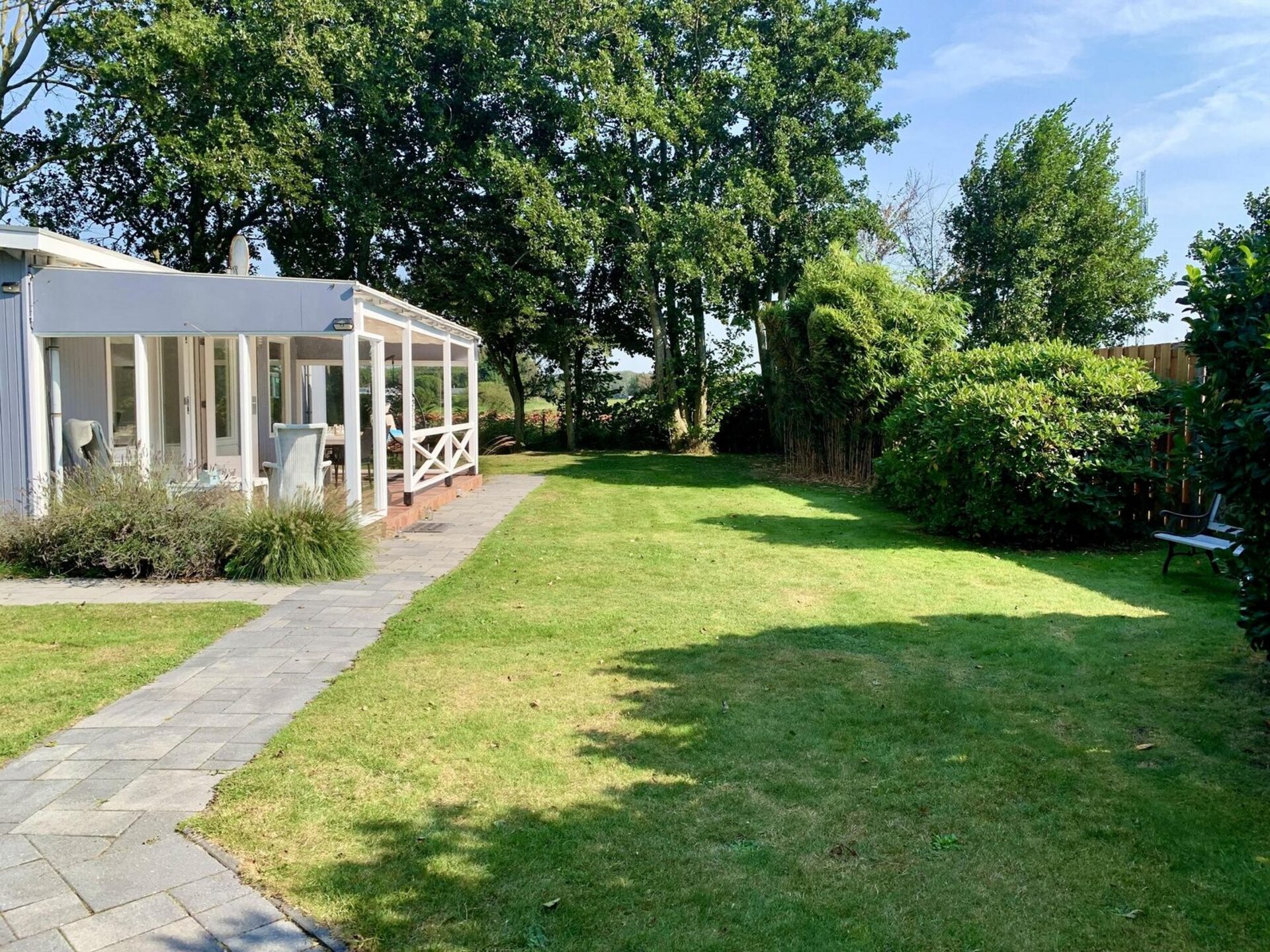 Moderne bungalow met omheinde tuin op 1,5 km van het strand van Sint-Maartenszee - foto 13