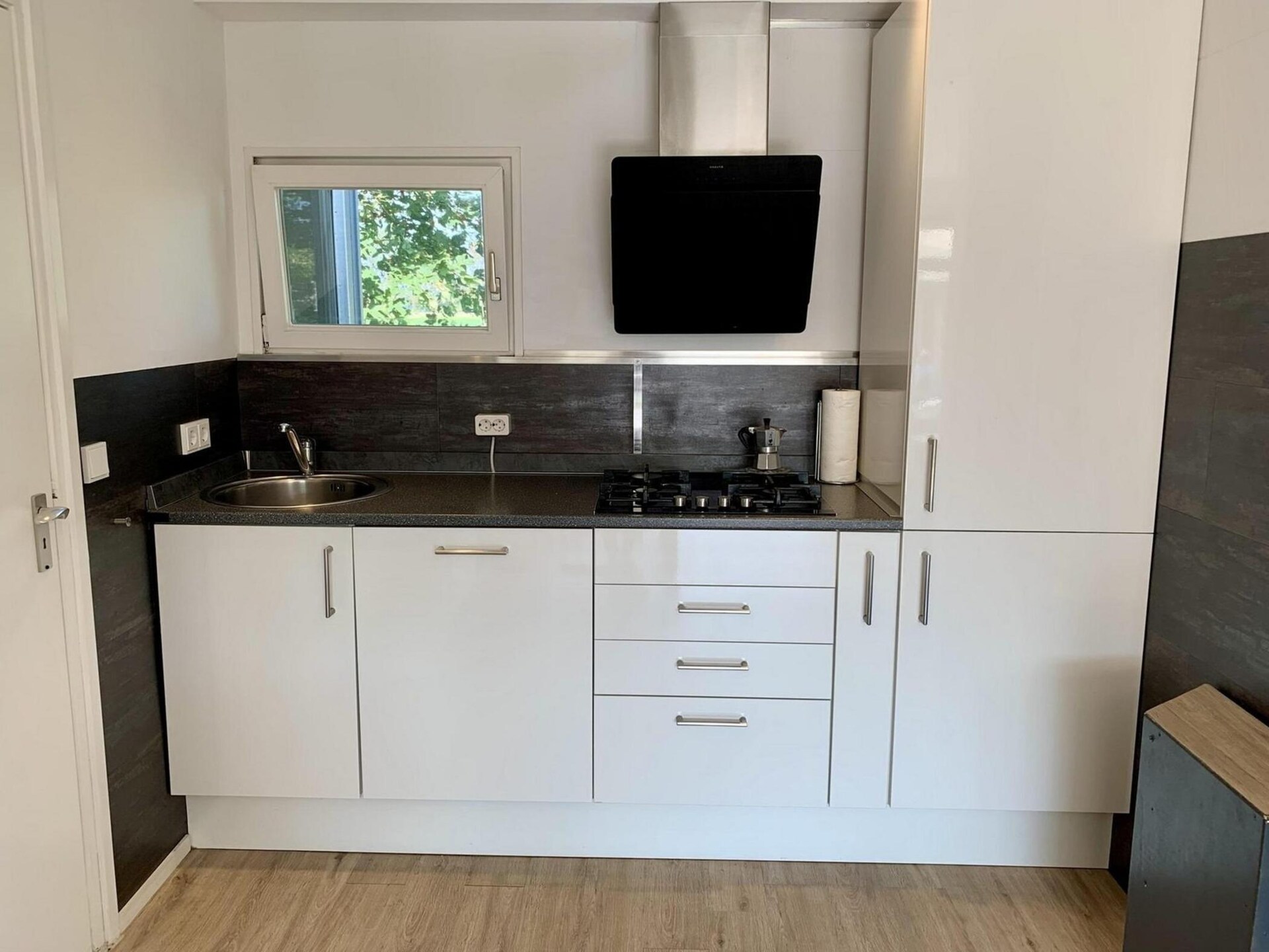 Moderne bungalow met omheinde tuin op 1,5 km van het strand van Sint-Maartenszee - foto 19