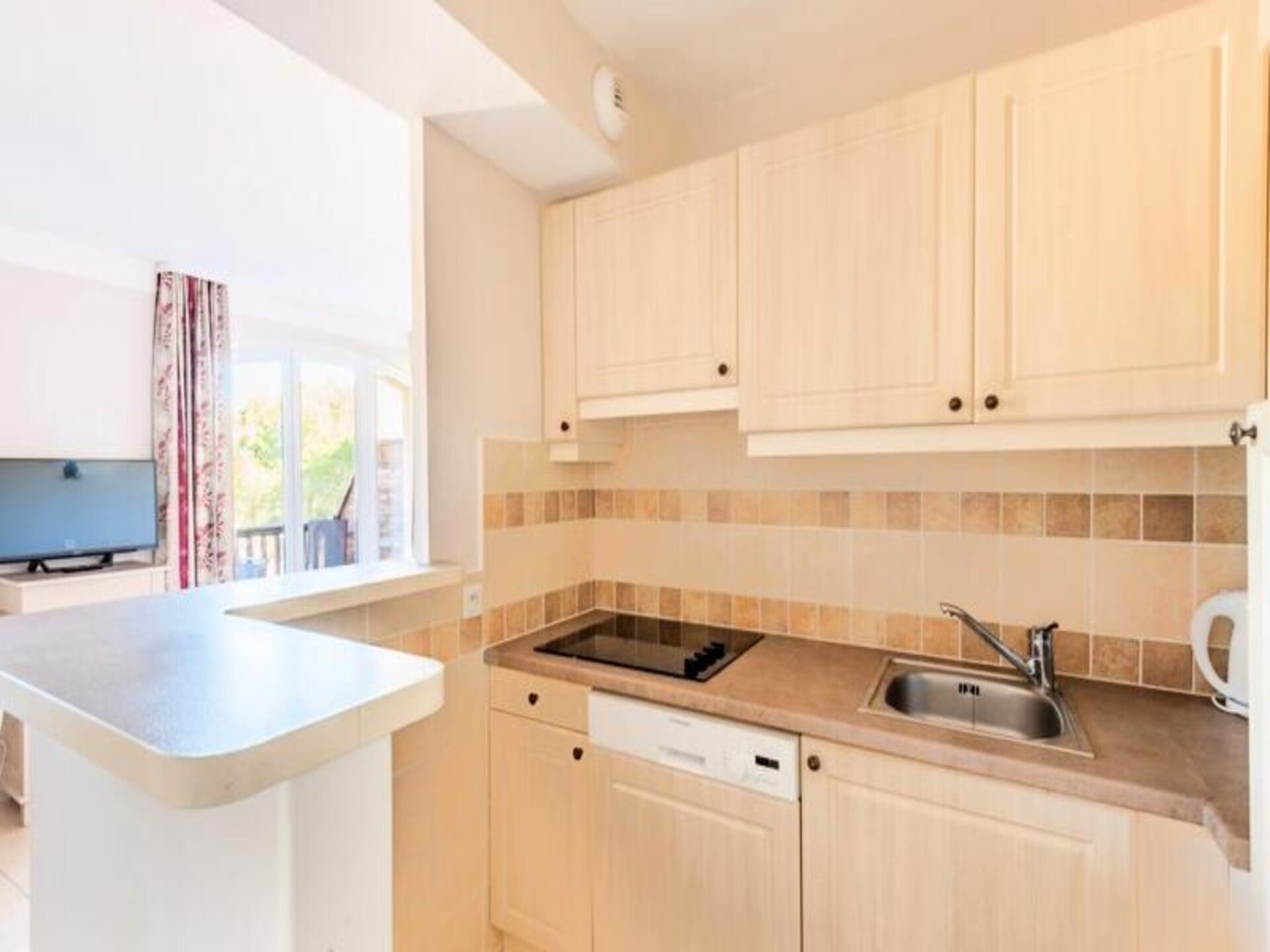 Ruim appartement voor 8 aan de voet van de Luberon met zwembaden - foto 12