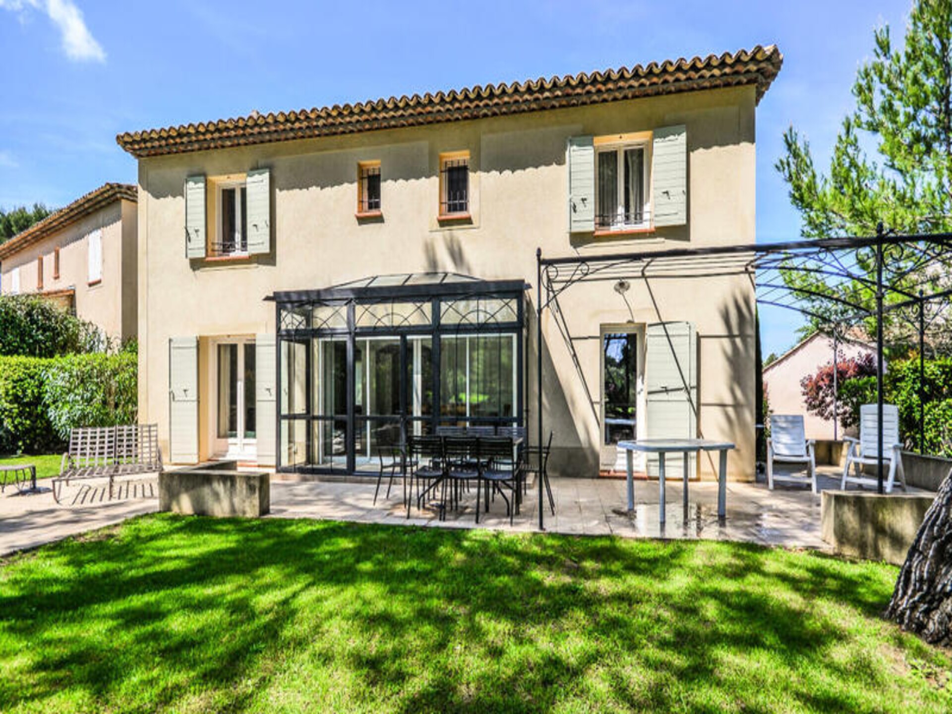 Ruime villa met privézwembad aan golfbaan Pont Royal, Mallemort - foto 30