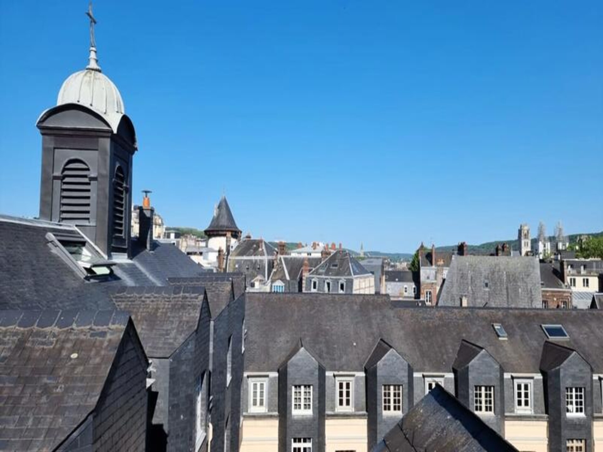 Le Duplex in Rouen: knus appartement met parkeerplaats, tennis & uitzicht - foto 32