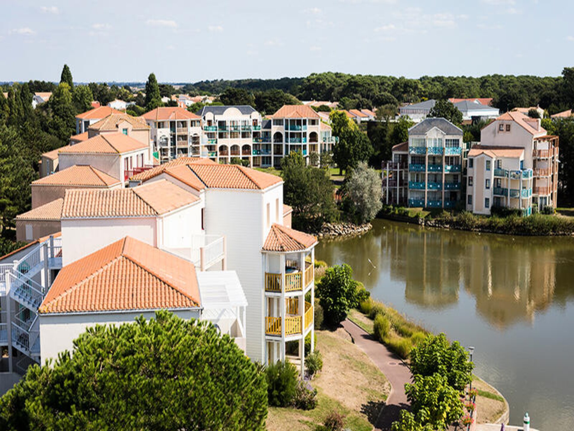 Appartement aan meer met zwembad, golf & strand op 2,5 km - foto 14