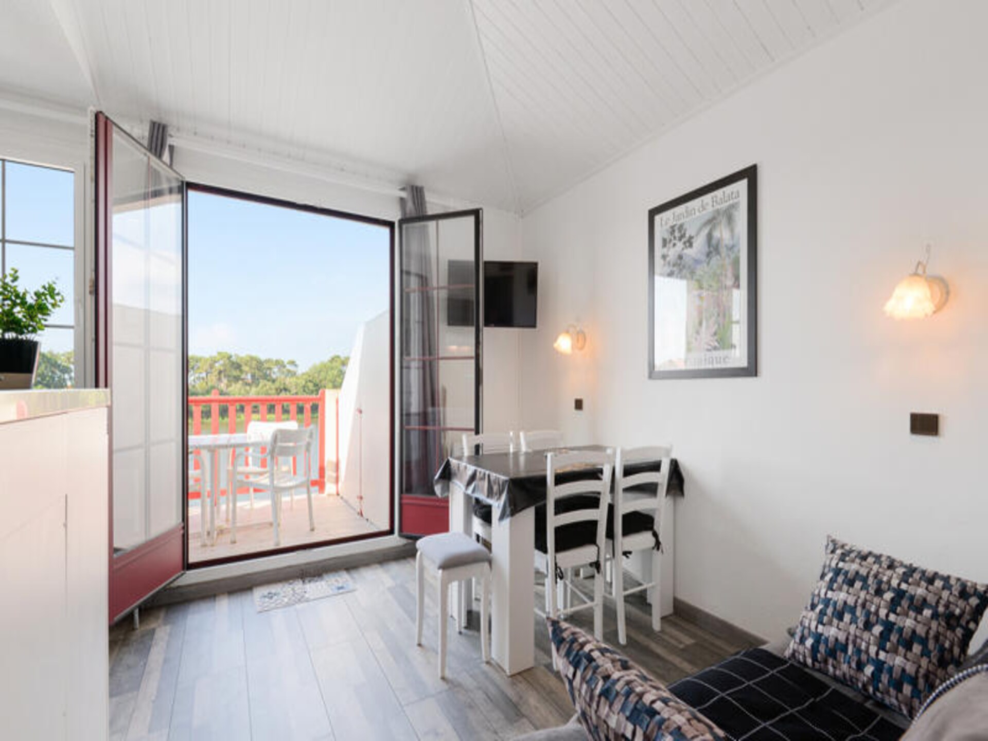 Modern appartement aan meer met zwembaden, op 2,5 km van strand - foto 16