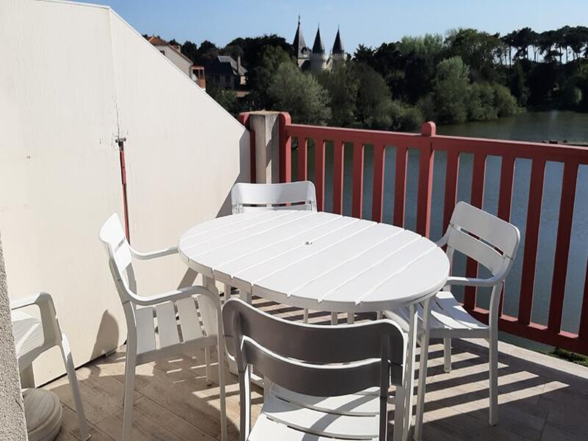 Modern appartement aan meer met zwembaden, op 2,5 km van strand - foto 29