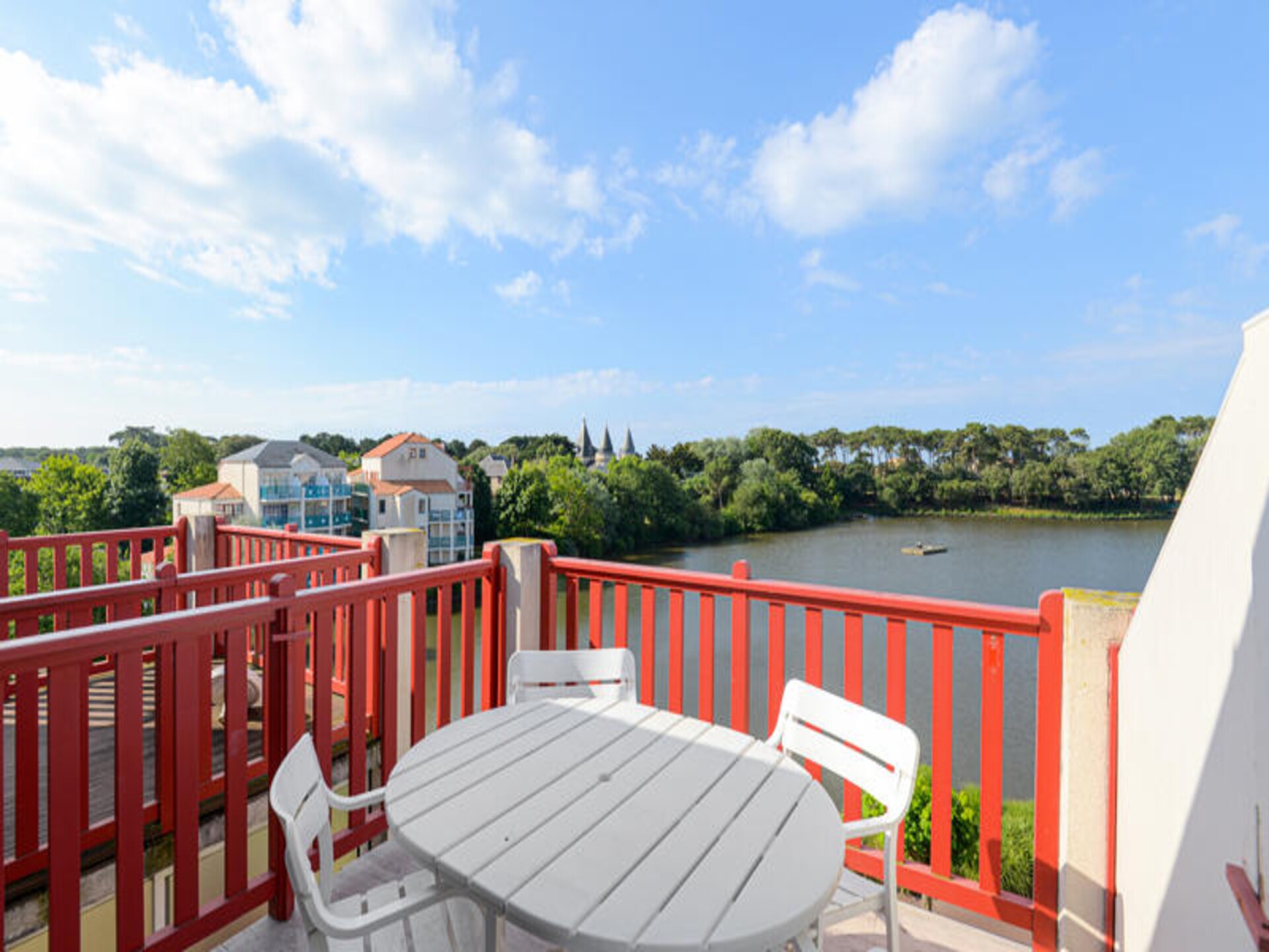 Modern appartement aan meer met zwembaden, op 2,5 km van strand - foto 30