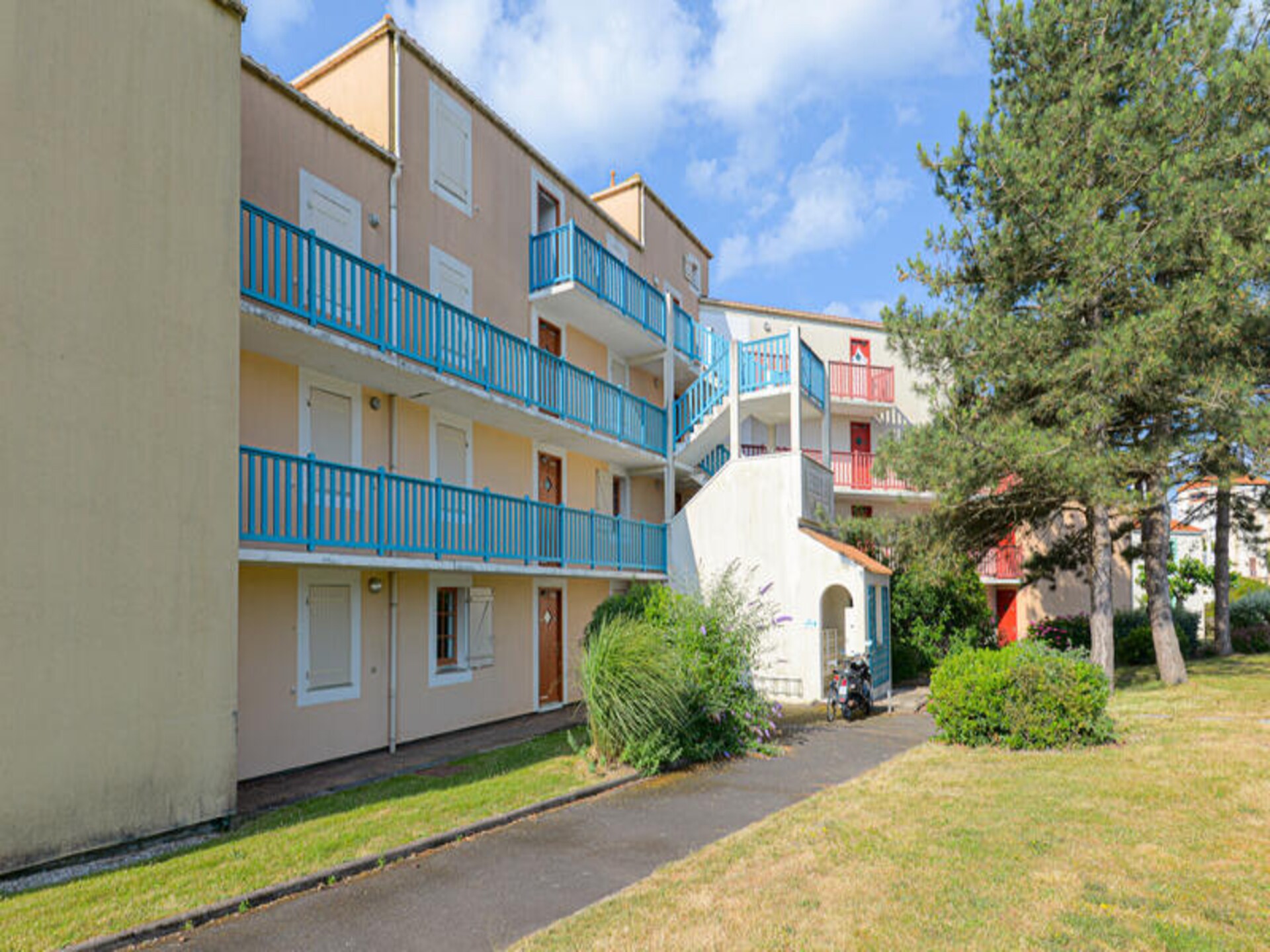 Modern appartement aan meer met zwembaden, op 2,5 km van strand - foto 31