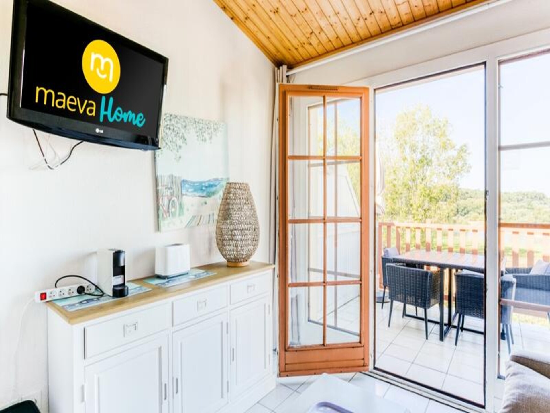 Licht appartement met balkon en uitzicht op het meer bij de oceaan - foto 24