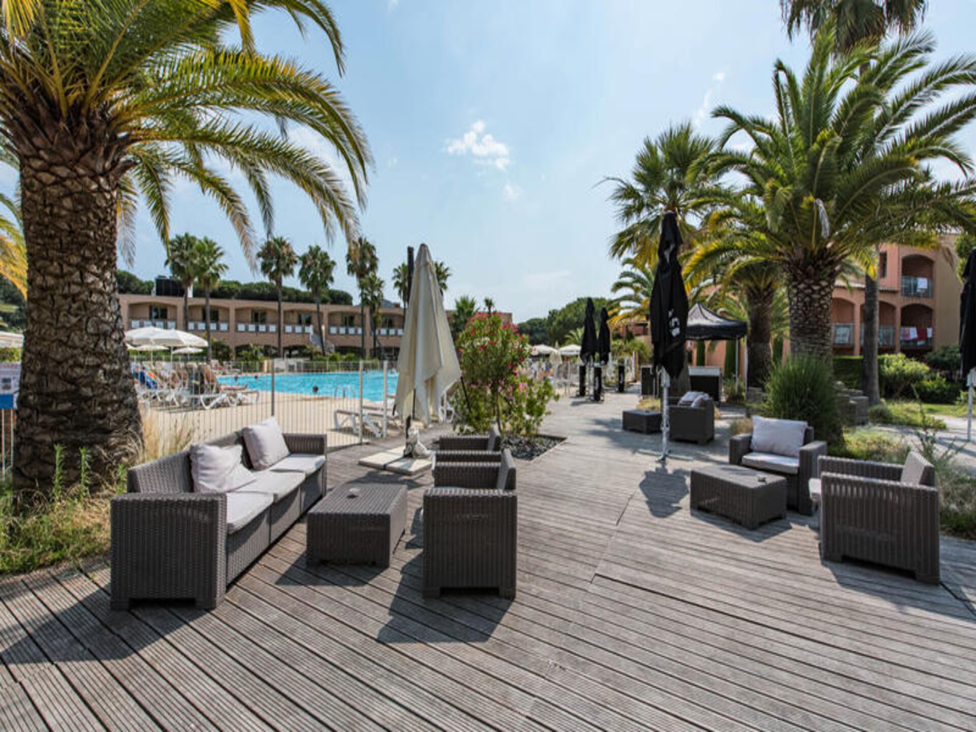 Zonnig appartement op 800m van het strand met zwembad en tuin in Mandelieu - foto 1
