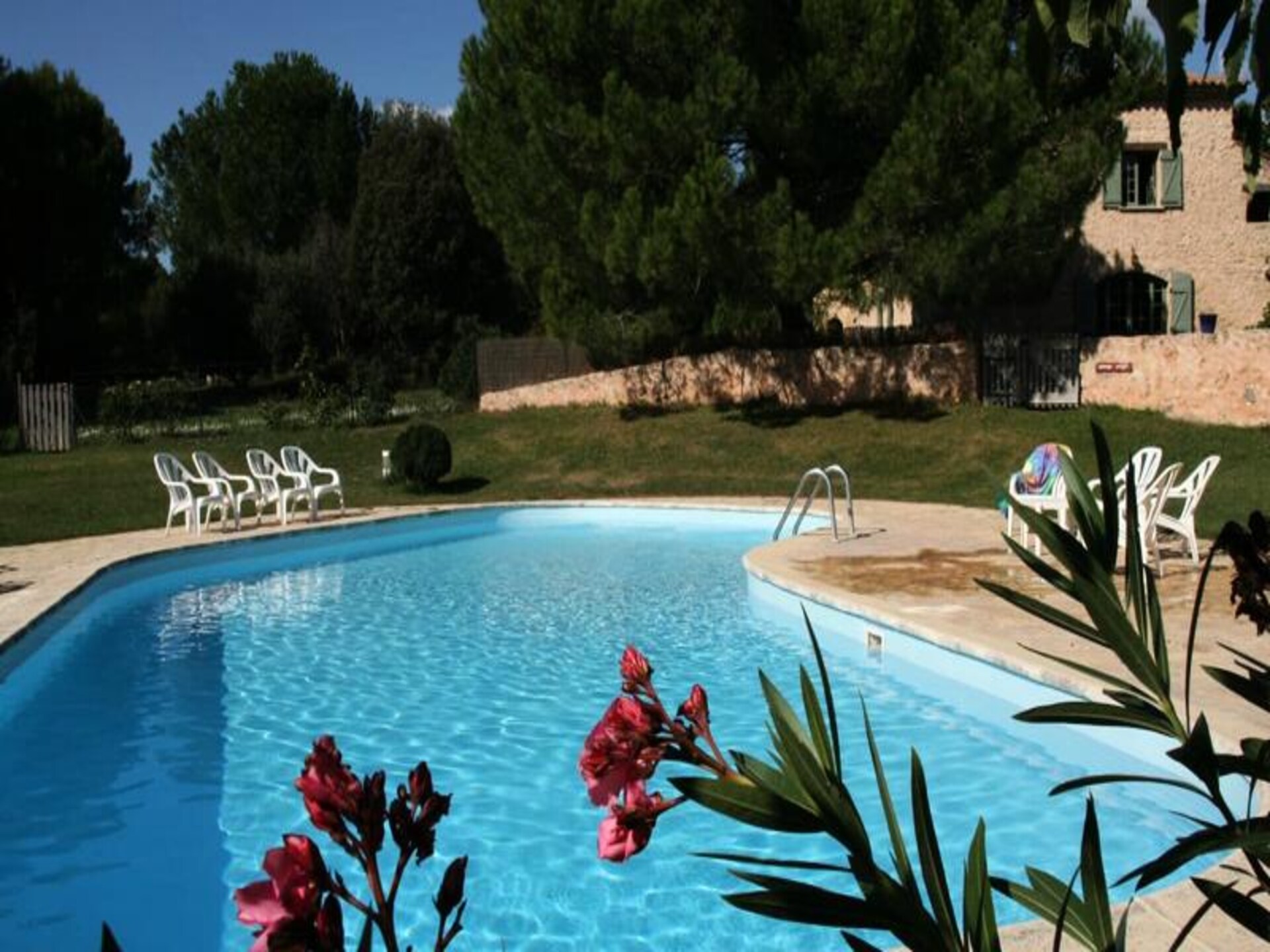 Authentiek appartement op 6 ha domein met zwembad in Flayosc, Provence - foto 2