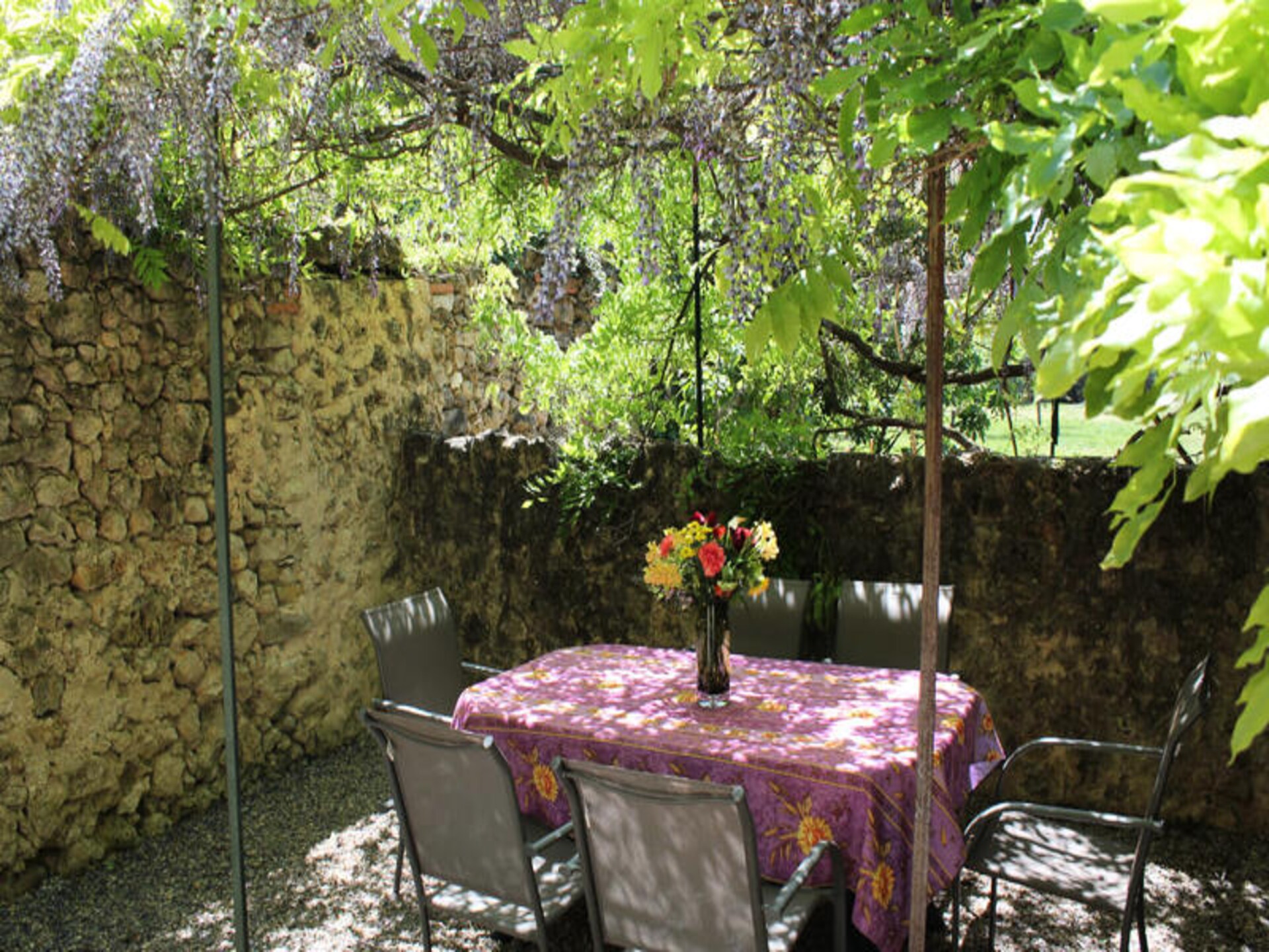 L'Oubradou: Authentiek Provencaals appartement met gedeeld zwembad in 6 hectare natuur - foto 2