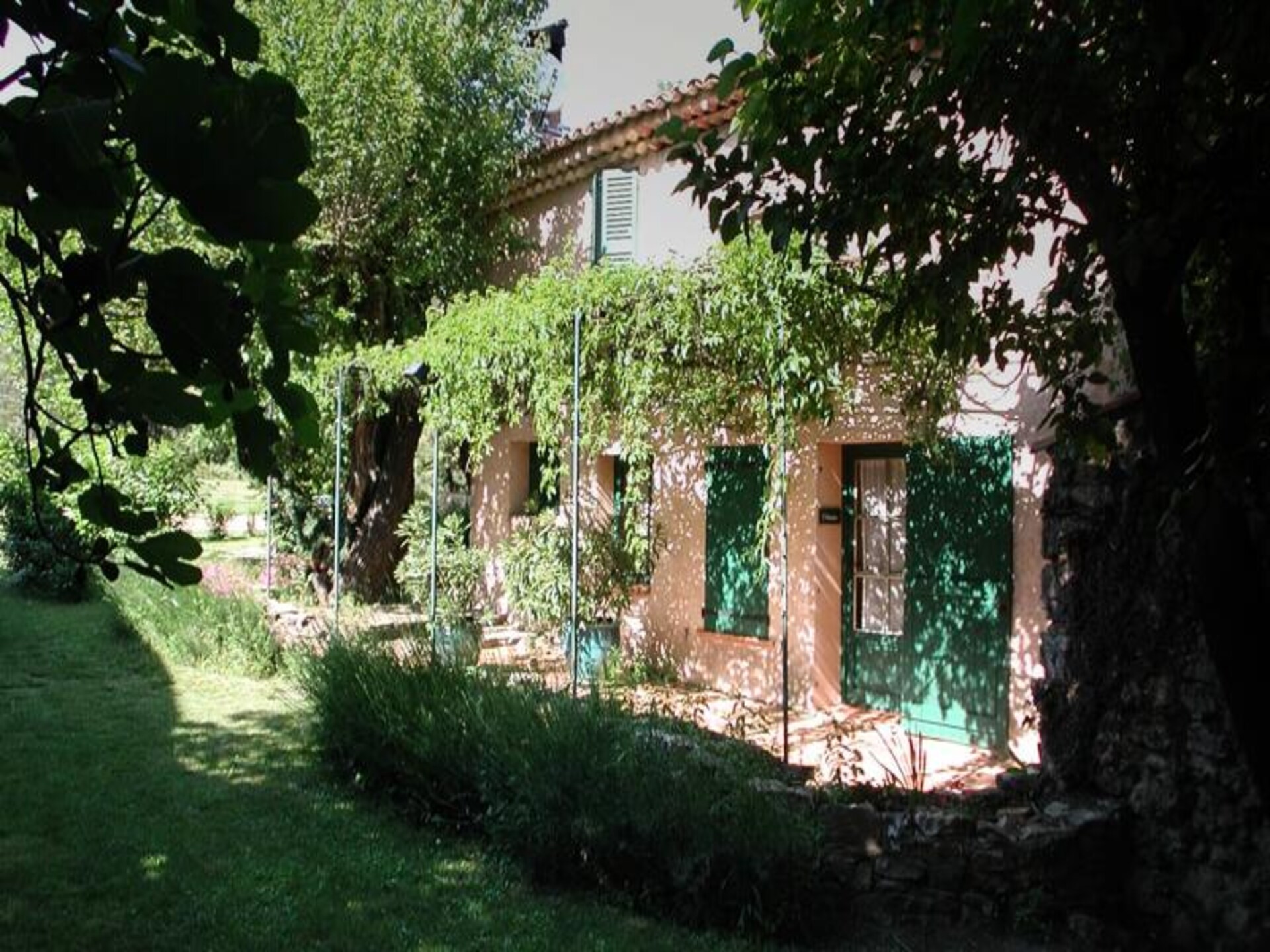 L'Oubradou: Authentiek Provencaals appartement met gedeeld zwembad in 6 hectare natuur - foto 9