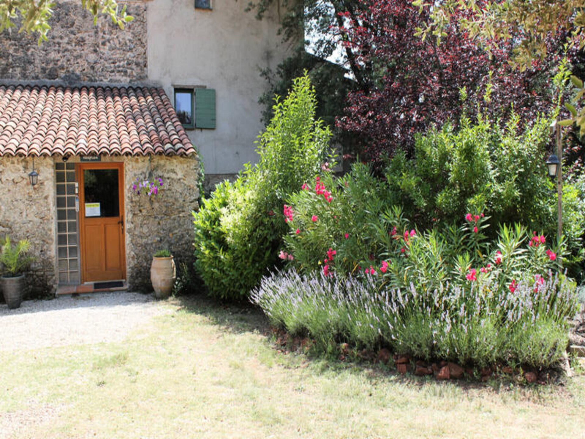 L'Oubradou: Authentiek Provencaals appartement met gedeeld zwembad in 6 hectare natuur - foto 14