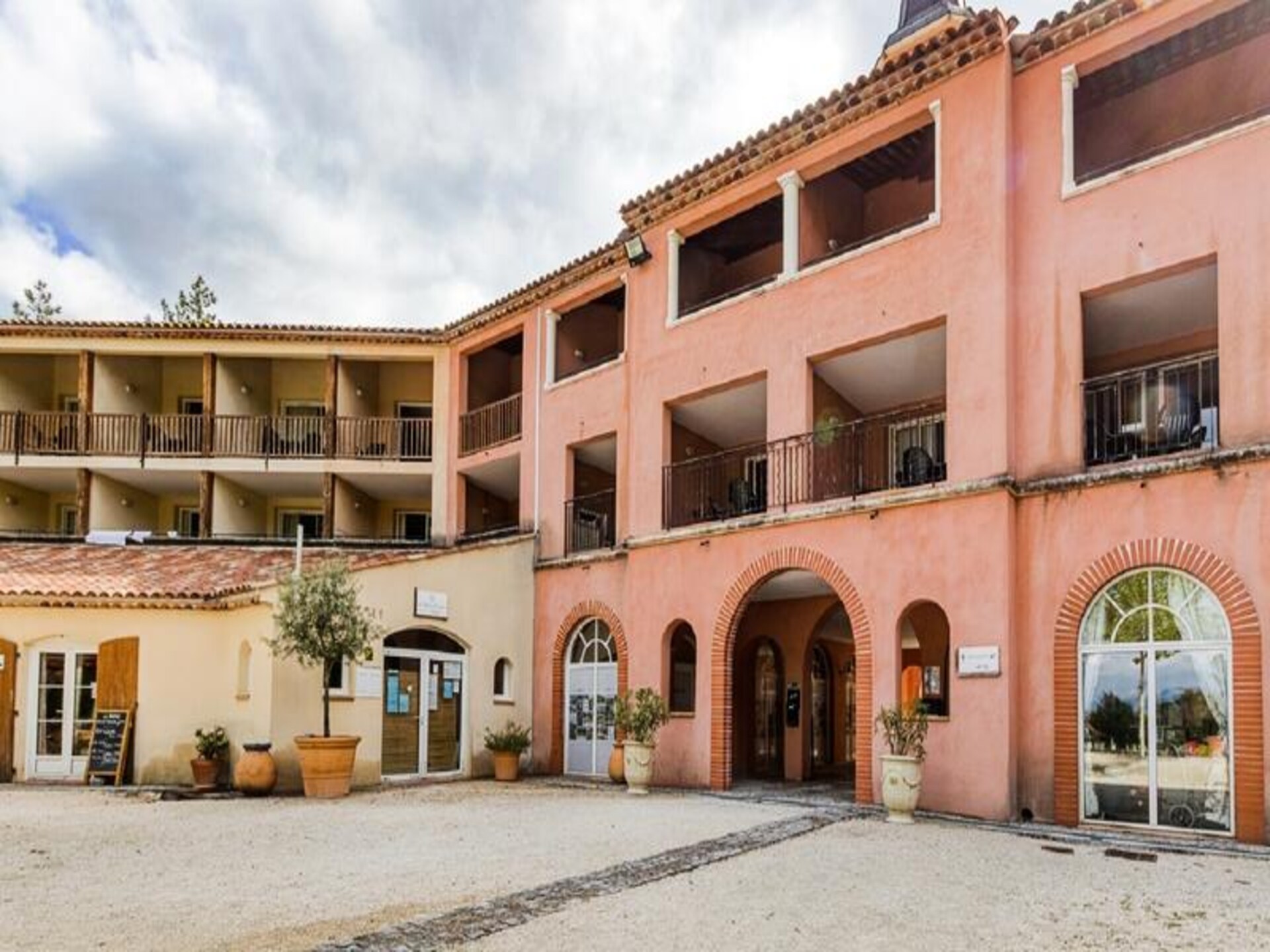 Knus appartement in Grospierres met terras en uitzicht, dichtbij de Ardèche - foto 10