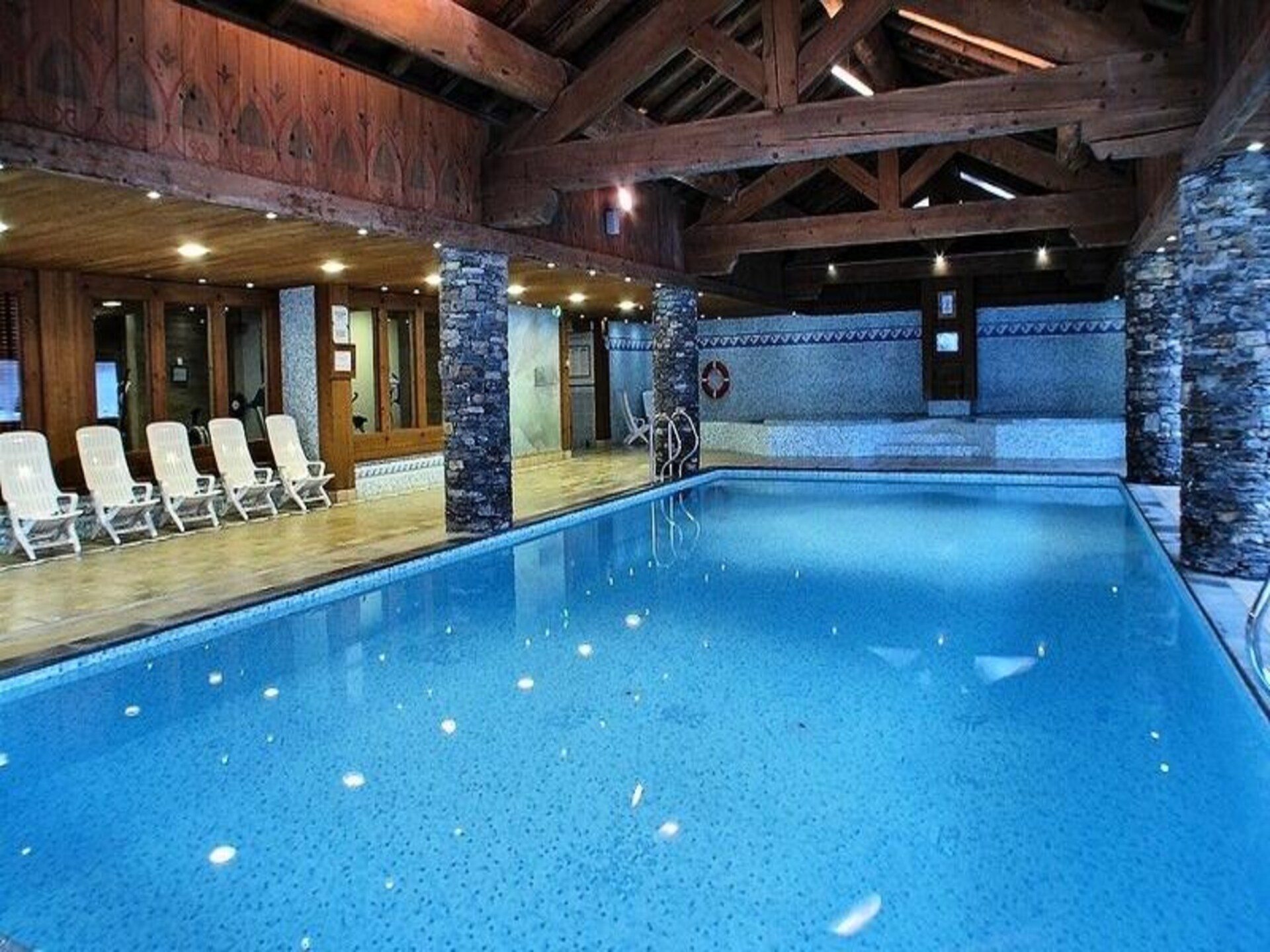 Authentiek chaletappartement 6p met zwembad, sauna & jacuzzi in Carroz - foto 29