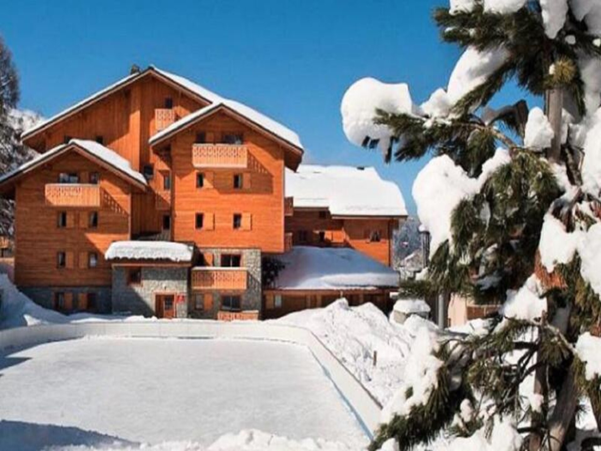 Authentiek chaletappartement 6p met zwembad, sauna & jacuzzi in Carroz - foto 33
