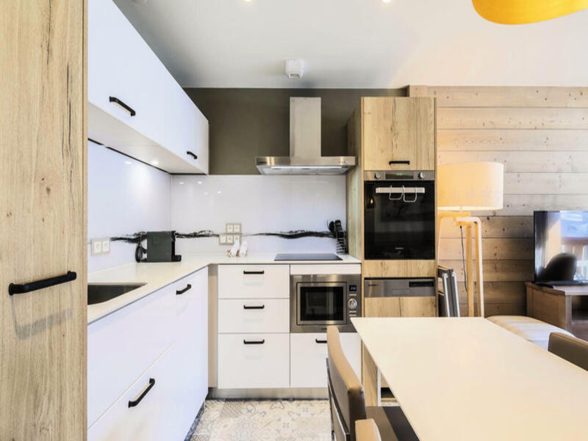 Luxe appartement in Méribel met zwembad, sauna en ski-in/ski-out mogelijkheid - foto 28