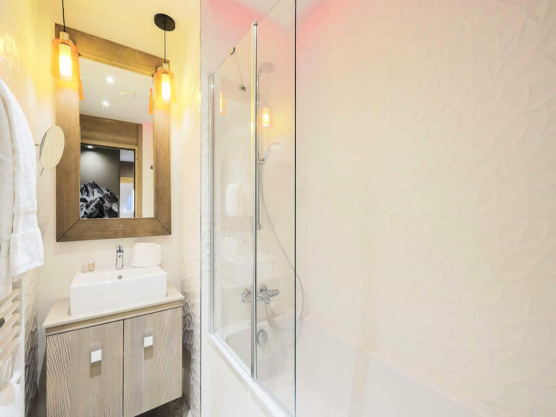 Luxe appartement in Méribel met zwembad, sauna en ski-in/ski-out mogelijkheid - foto 35
