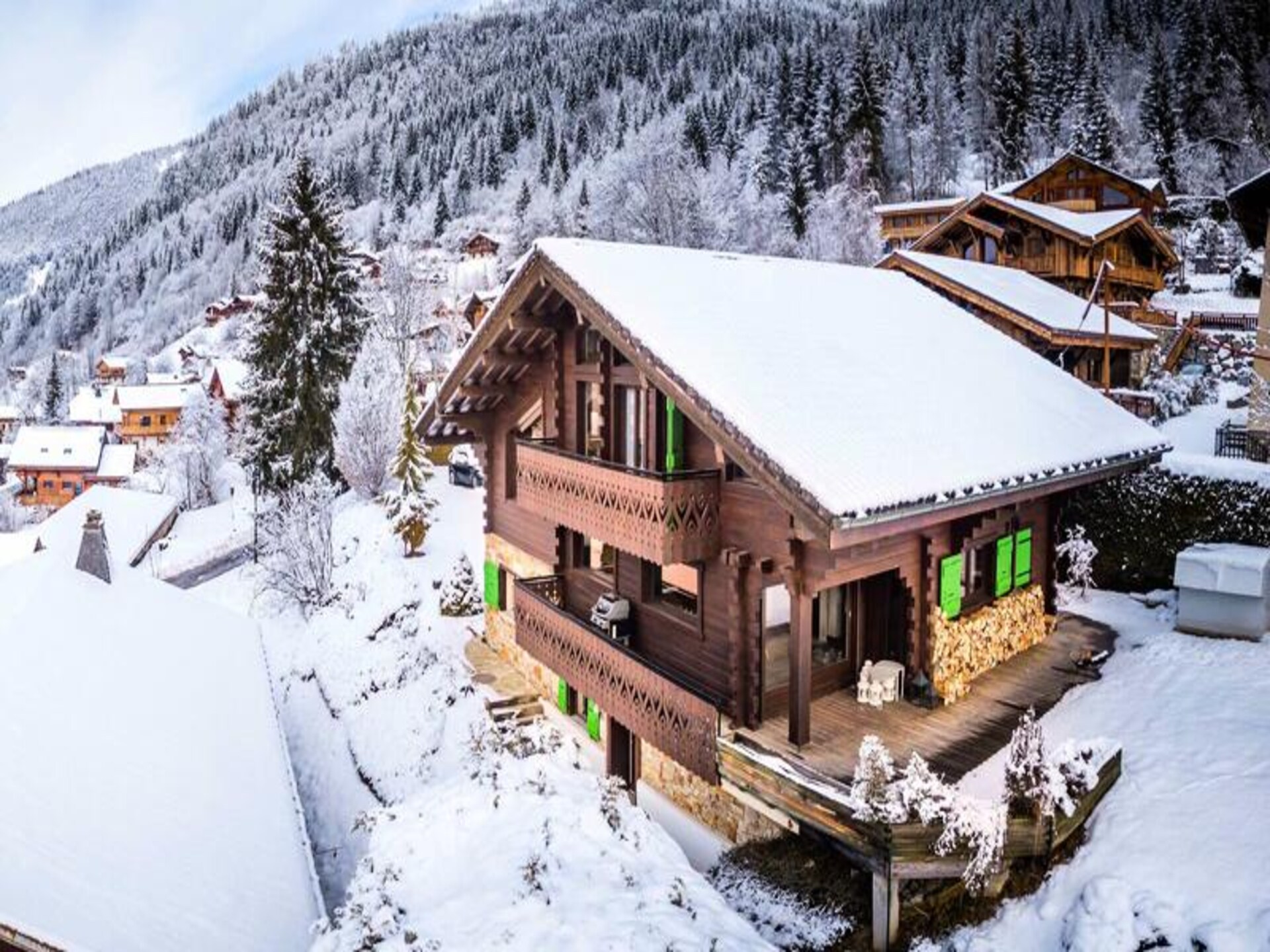 Ruim 5-slaapkamer chalet in Montriond met sauna en tuin, vlakbij Morzine - foto 1