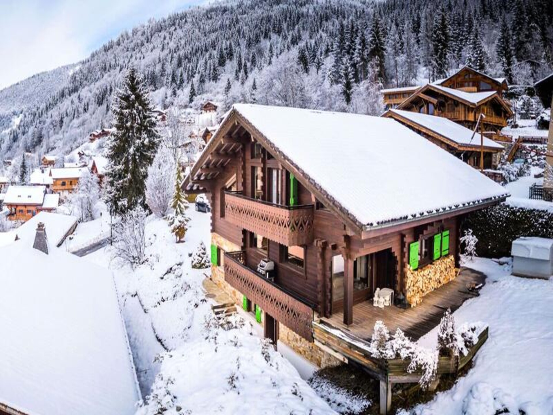 Ruim 5-slaapkamer chalet in Montriond met sauna en tuin, vlakbij Morzine - foto 3