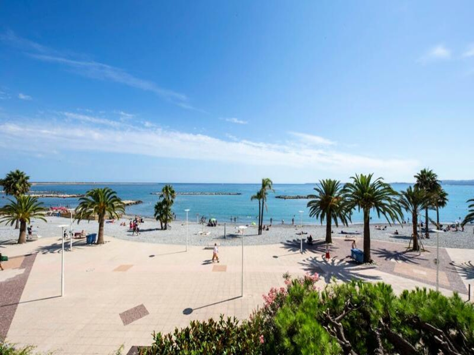 Gerenoveerd appartement met zeezicht en terras in Saint-Laurent-du-Var - foto 6