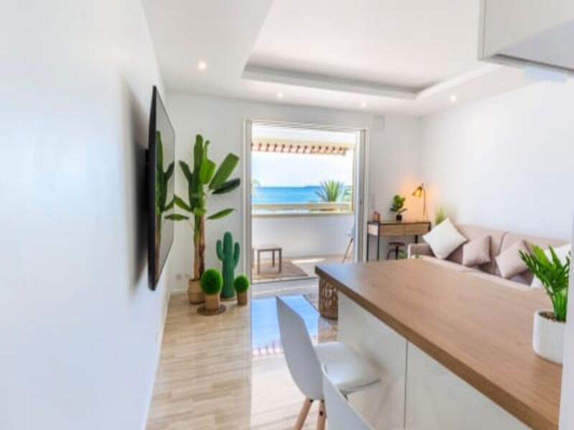 Gerenoveerd appartement met zeezicht en terras in Saint-Laurent-du-Var - foto 21