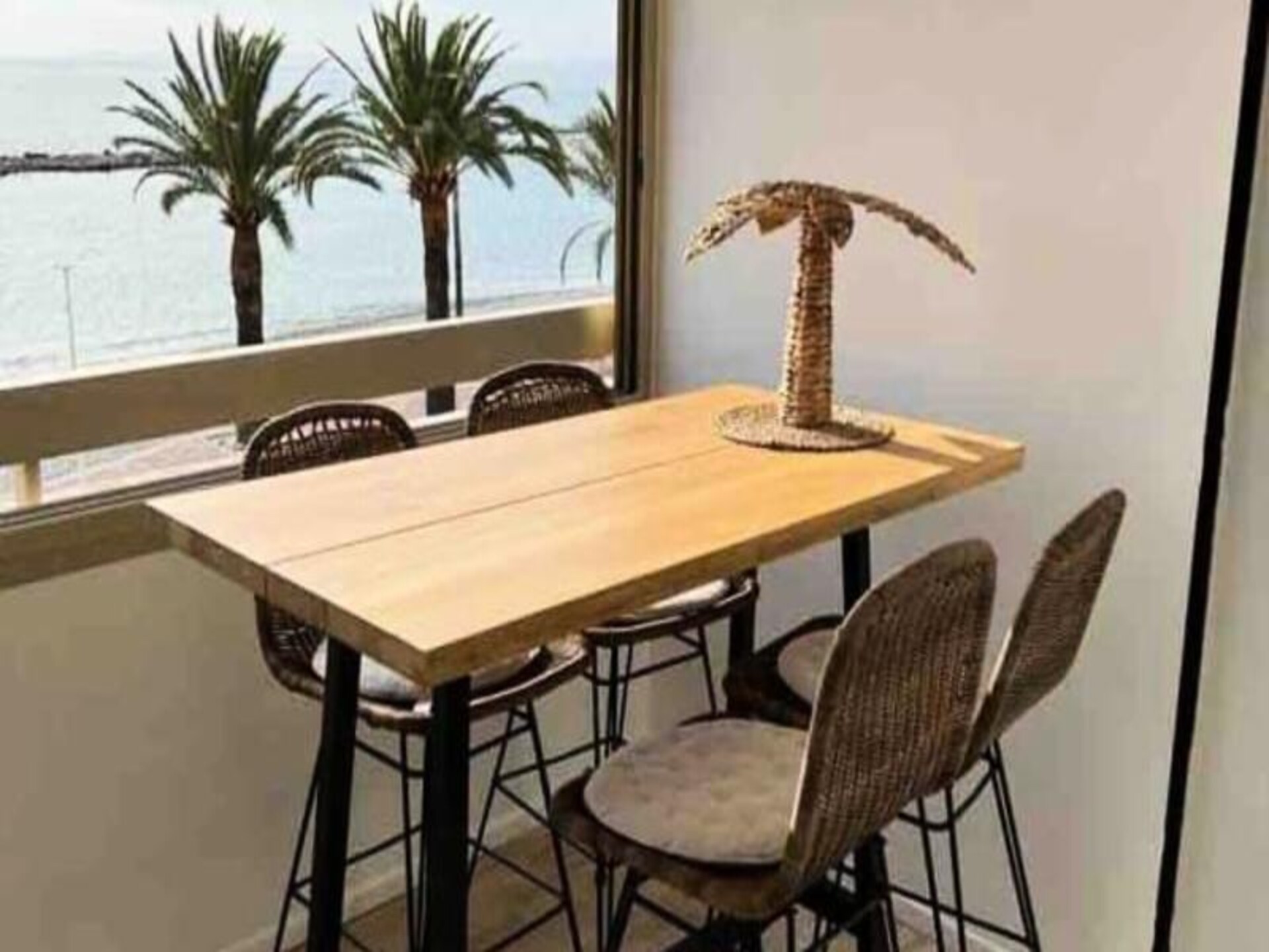 Gerenoveerd appartement met zeezicht en terras in Saint-Laurent-du-Var - foto 22