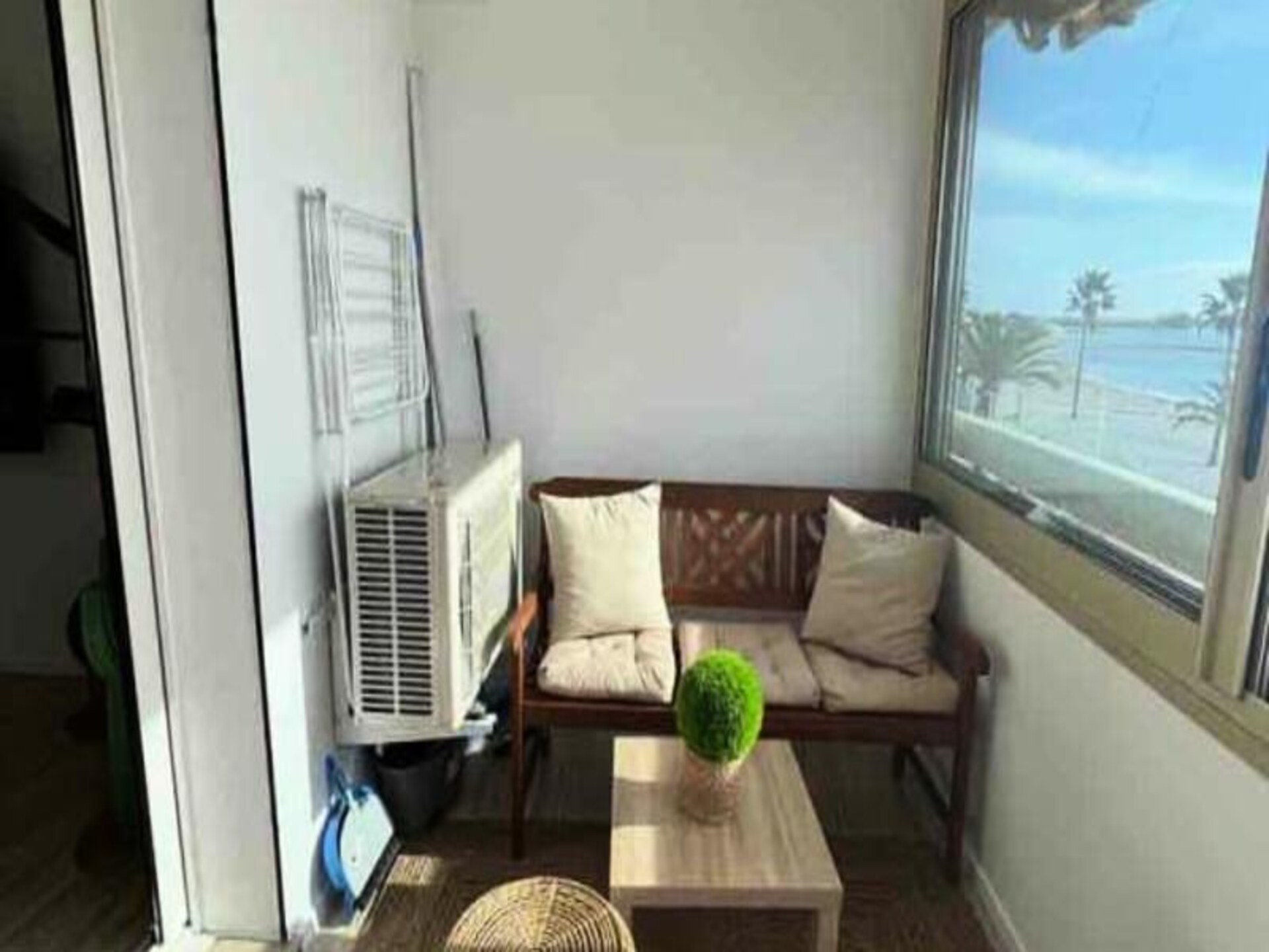 Gerenoveerd appartement met zeezicht en terras in Saint-Laurent-du-Var - foto 23