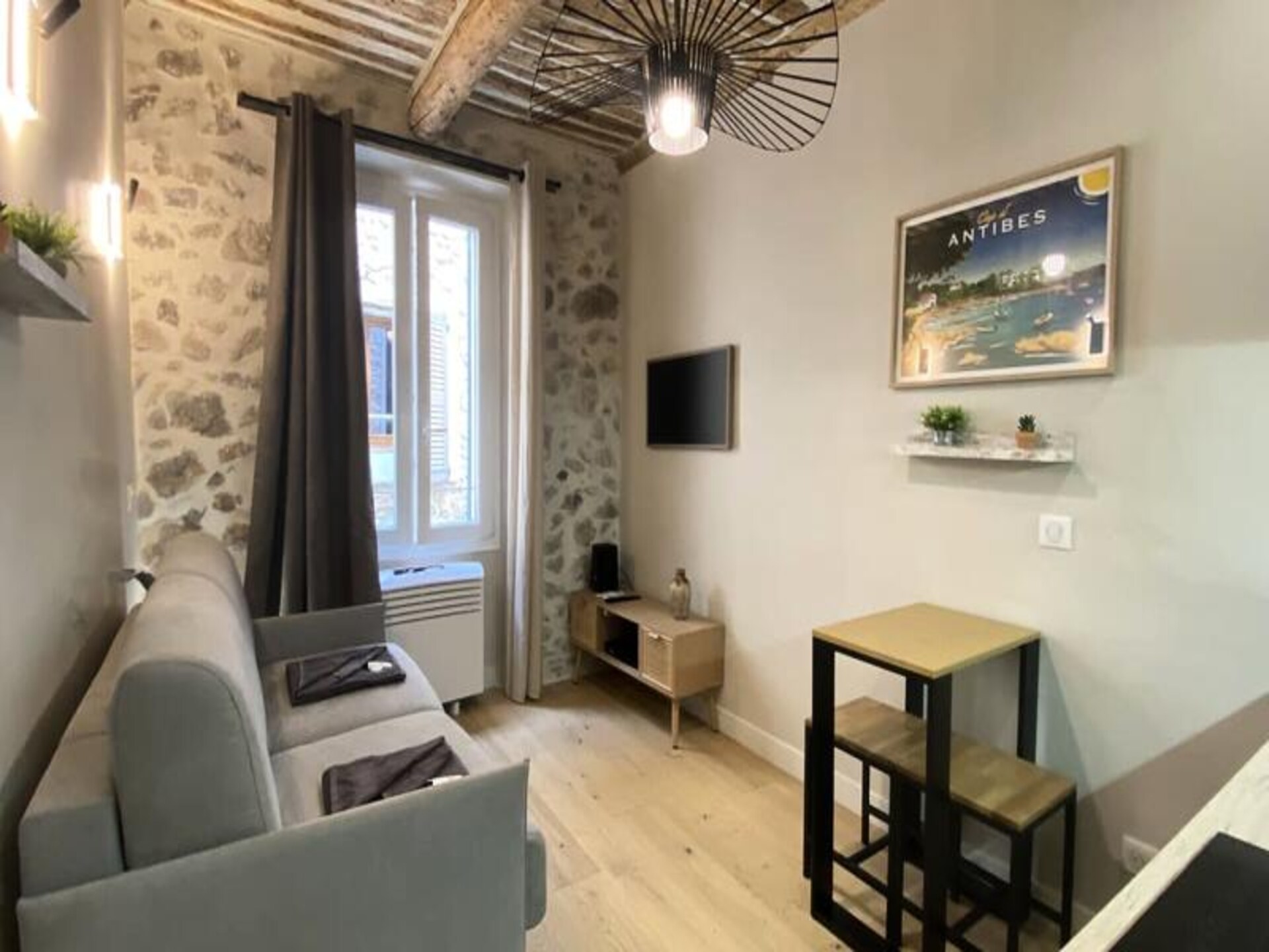 Knusse studio in hartje oud Antibes, 5 minuten van het strand - foto 1