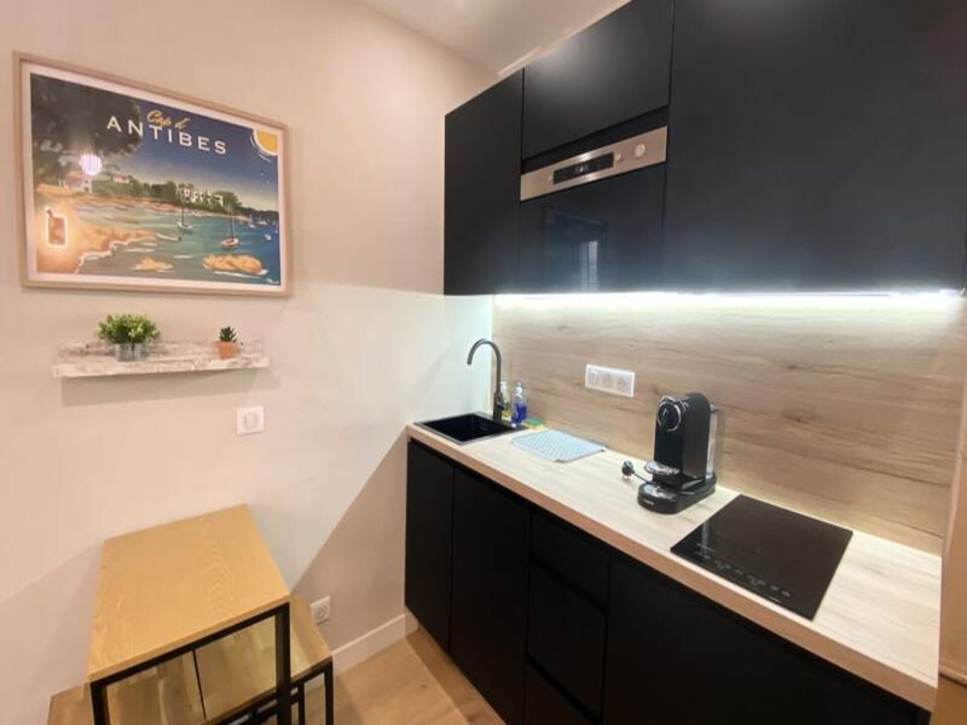 Knusse studio in hartje oud Antibes, 5 minuten van het strand - foto 13