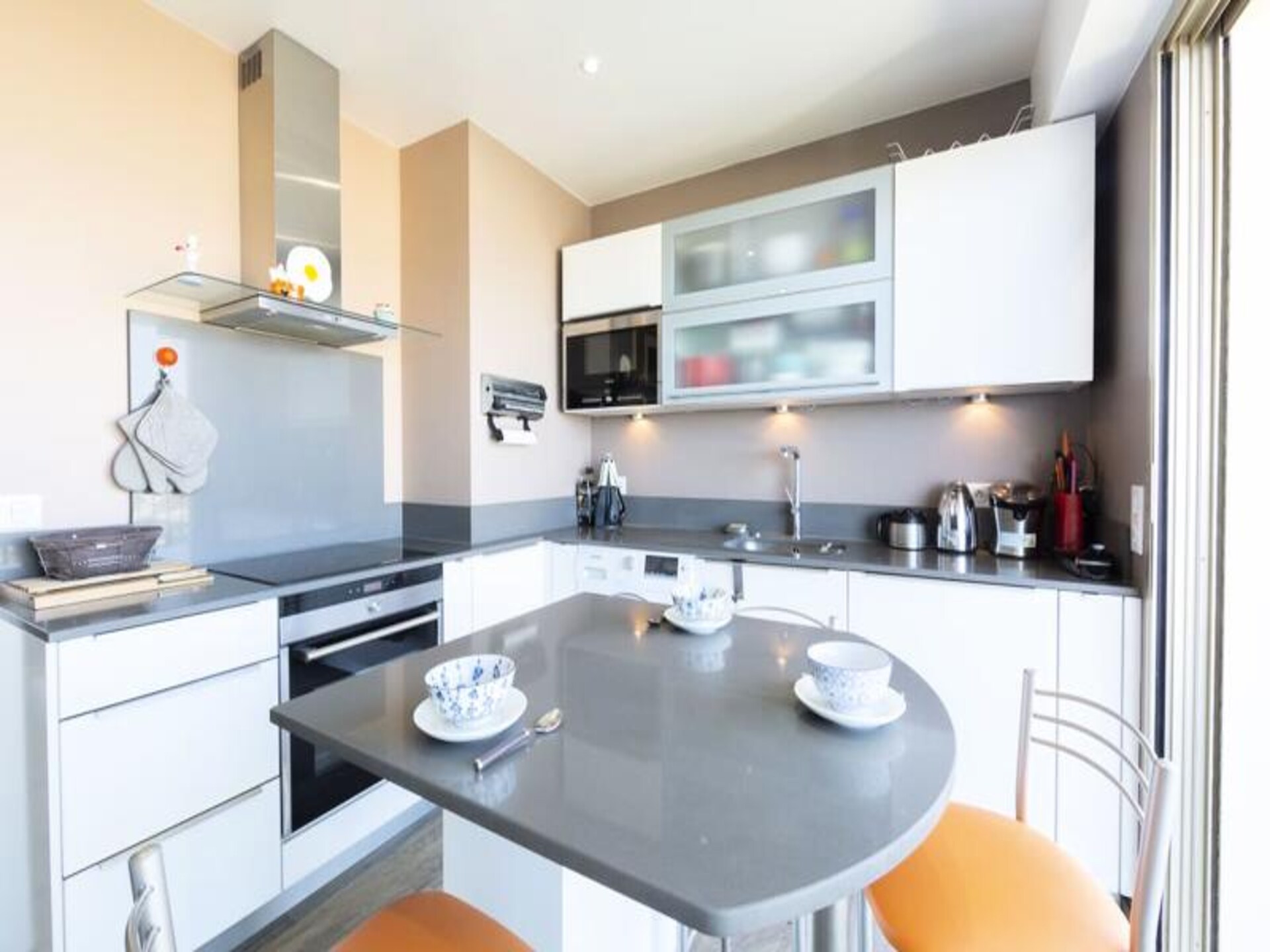 Panoramisch appartement op 12e etage met uitzicht over haven en zee in Antibes - foto 9