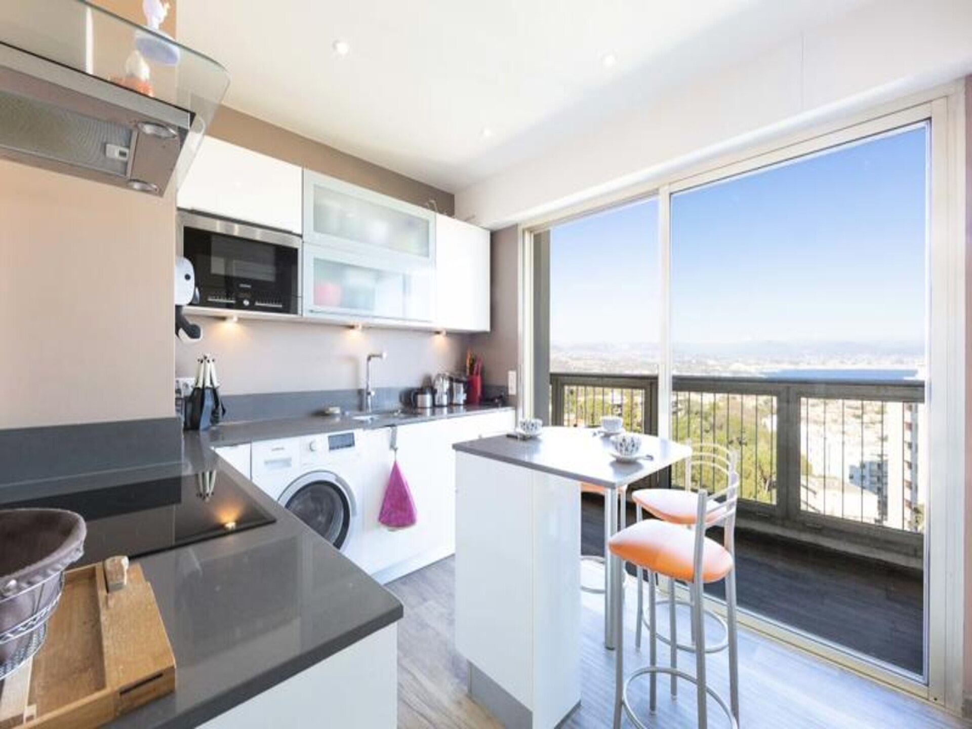 Panoramisch appartement op 12e etage met uitzicht over haven en zee in Antibes - foto 10