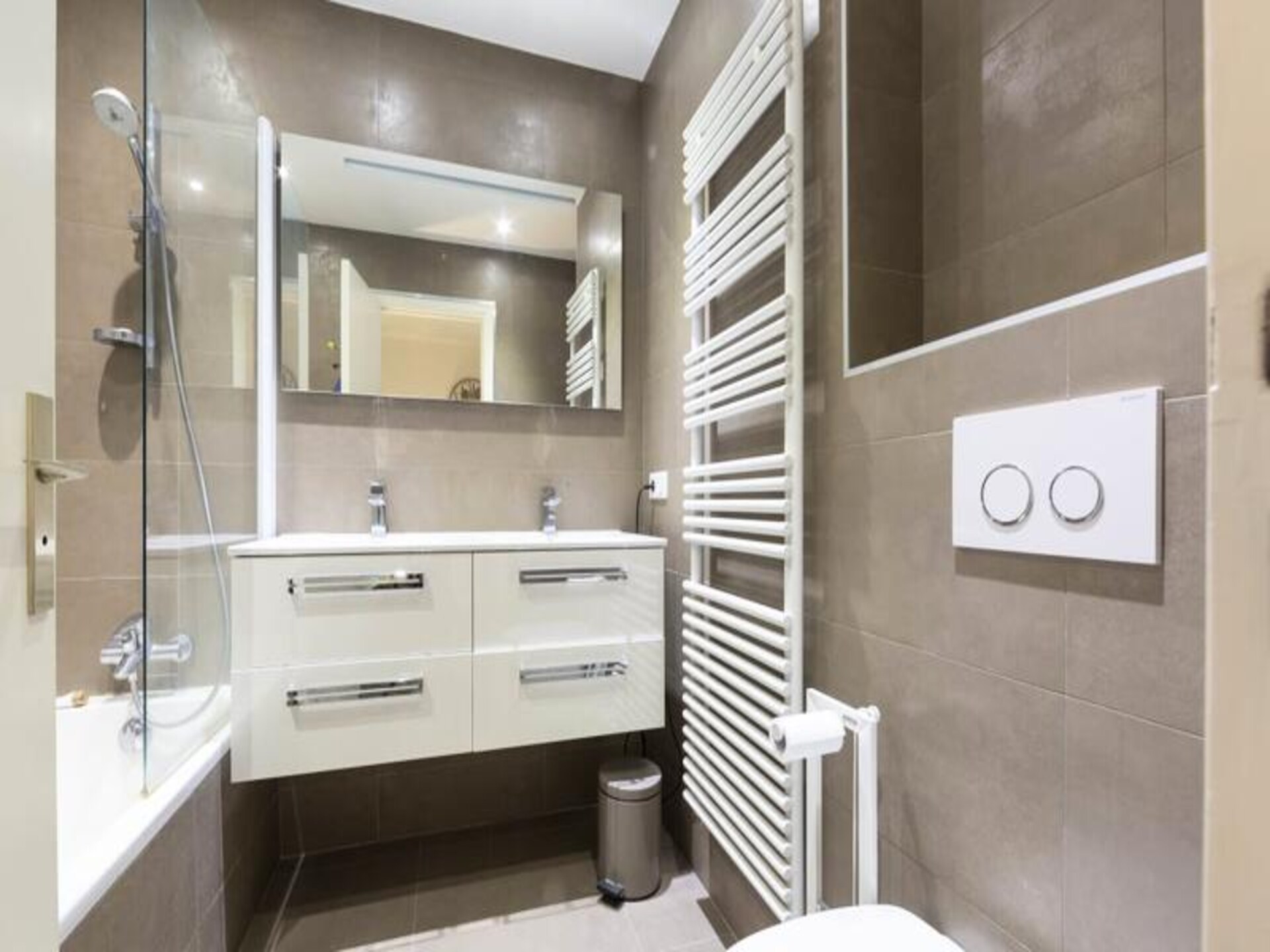 Panoramisch appartement op 12e etage met uitzicht over haven en zee in Antibes - foto 16