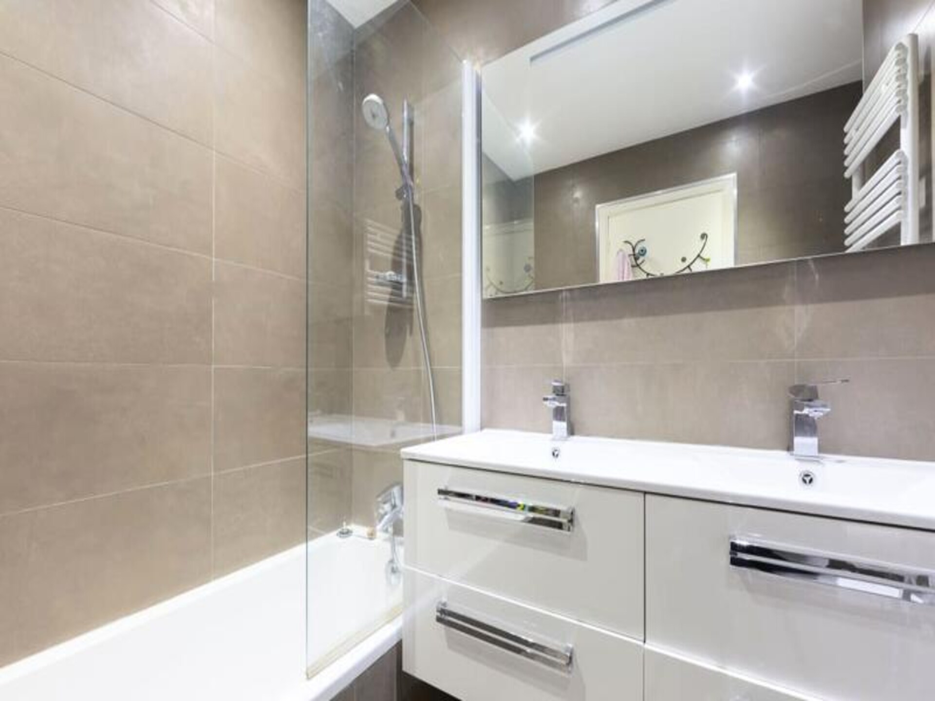 Panoramisch appartement op 12e etage met uitzicht over haven en zee in Antibes - foto 17