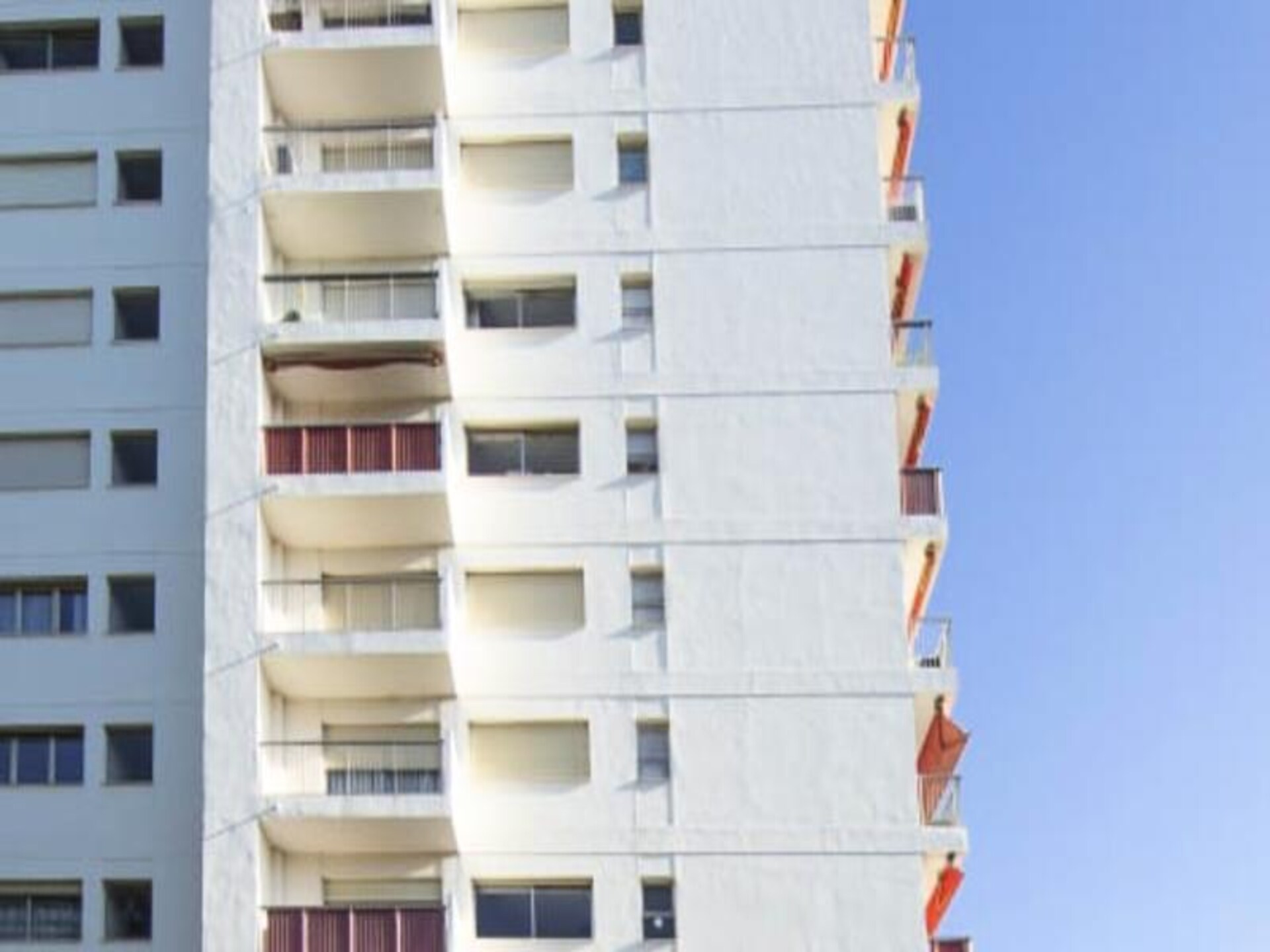Panoramisch appartement op 12e etage met uitzicht over haven en zee in Antibes - foto 18
