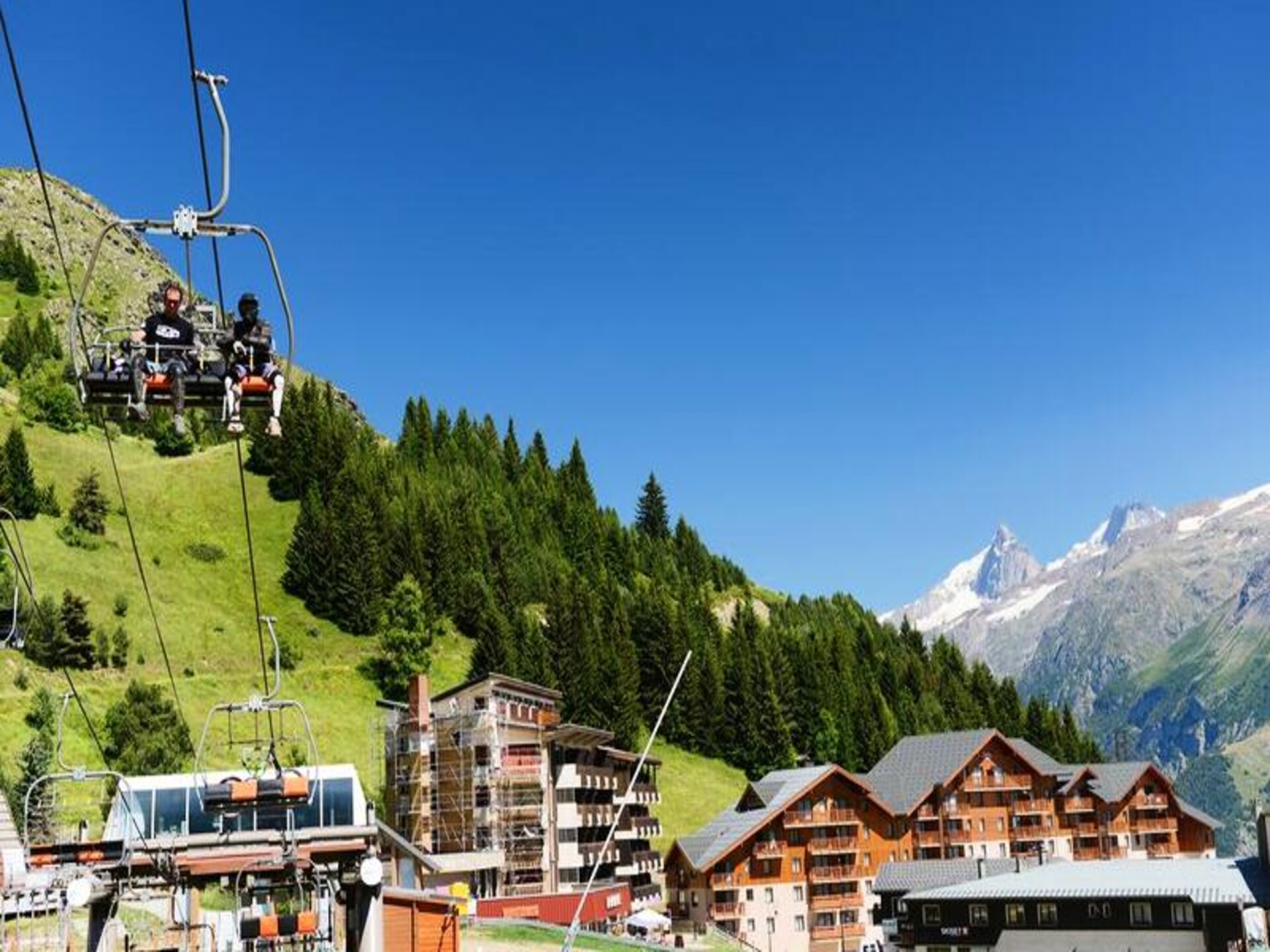 Ruim appartement voor 6 personen in Auris-en-Oisans met zwembad en sauna - foto 4