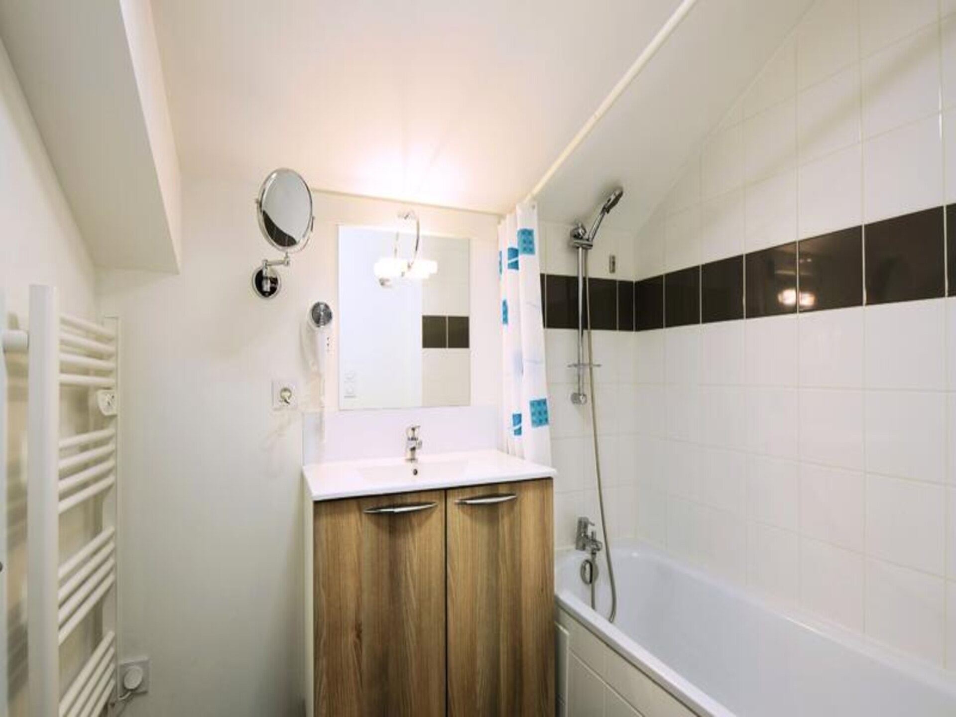Ruim appartement voor 6 personen in Auris-en-Oisans met zwembad en sauna - foto 11