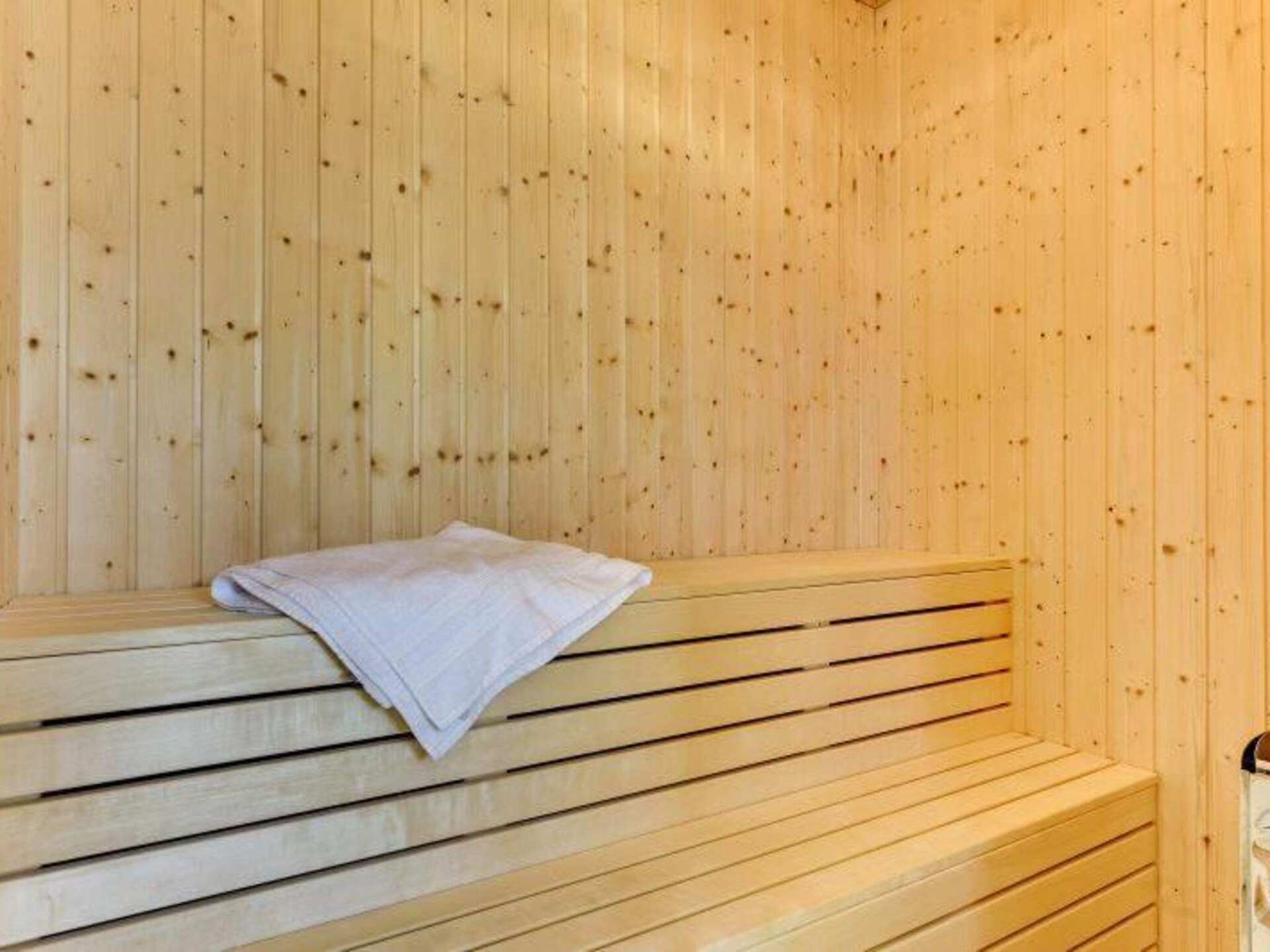 Ruim vakantiehuis met sauna en whirlpool op 700 meter van het strand in Løkken - foto 26